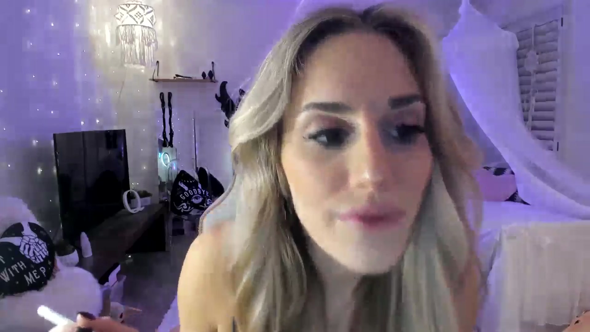 Gallery image thumbnail from LillieQ's myfreecams stream on, 05/18/2025, 09:05 image 2 of 20