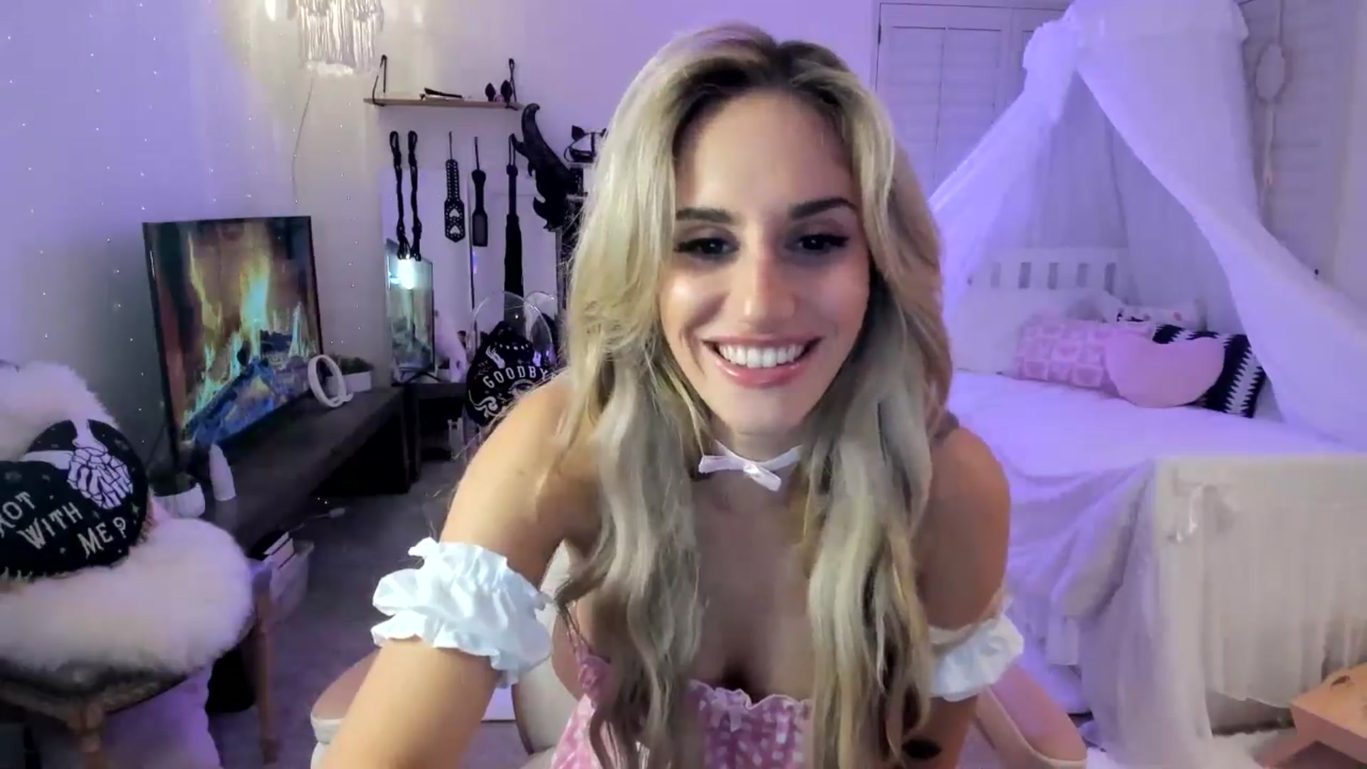 Gallery image thumbnail from LillieQ's myfreecams stream on, 05/21/2025, 04:47 image 2 of 20