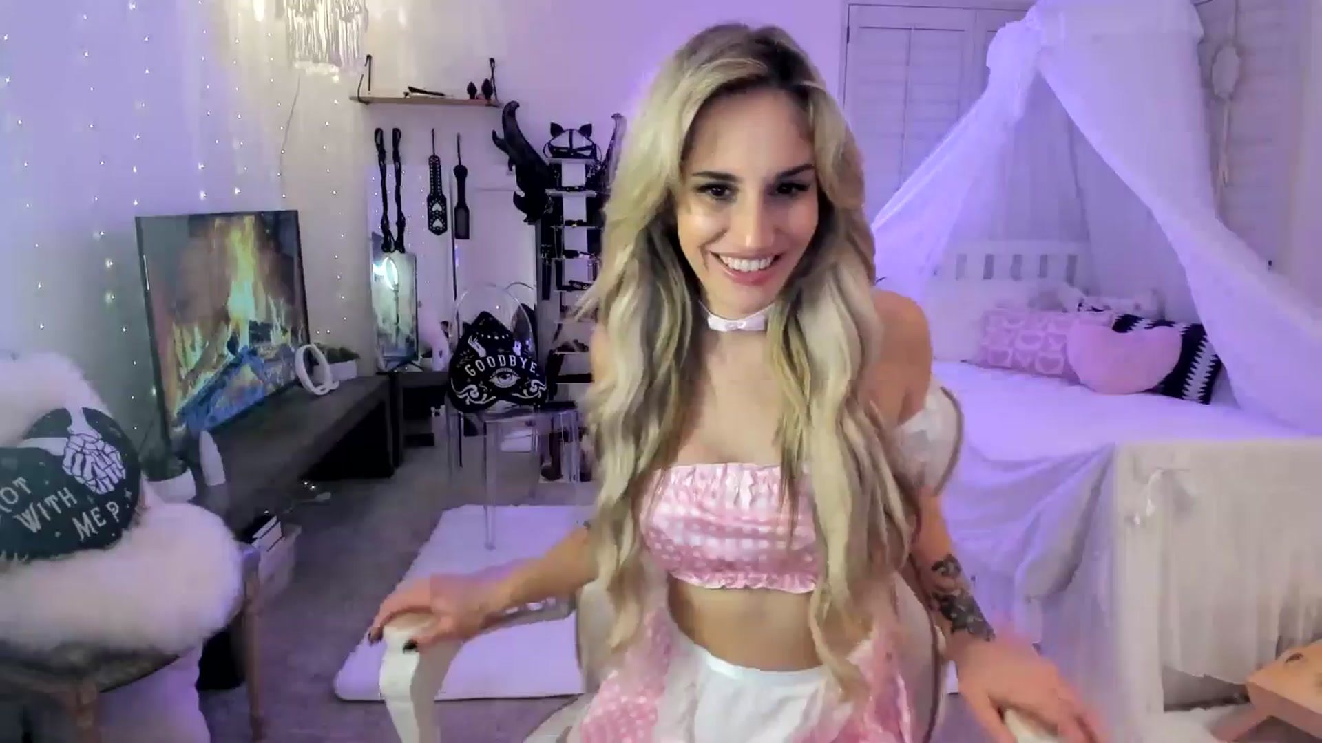 Gallery image thumbnail from LillieQ's myfreecams stream on, 05/21/2025, 04:47 image 12 of 20