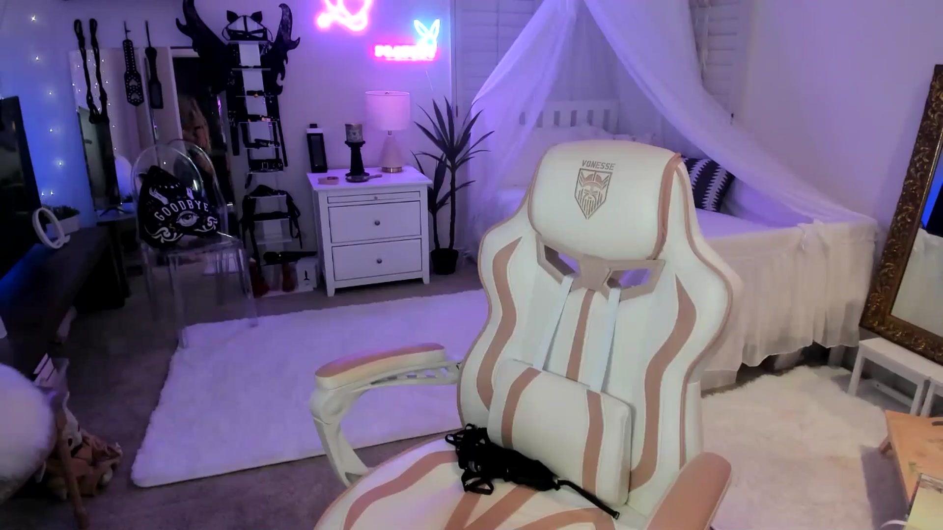 Gallery image thumbnail from LillieQ's myfreecams stream on, 05/24/2025, 10:52 image 8 of 20