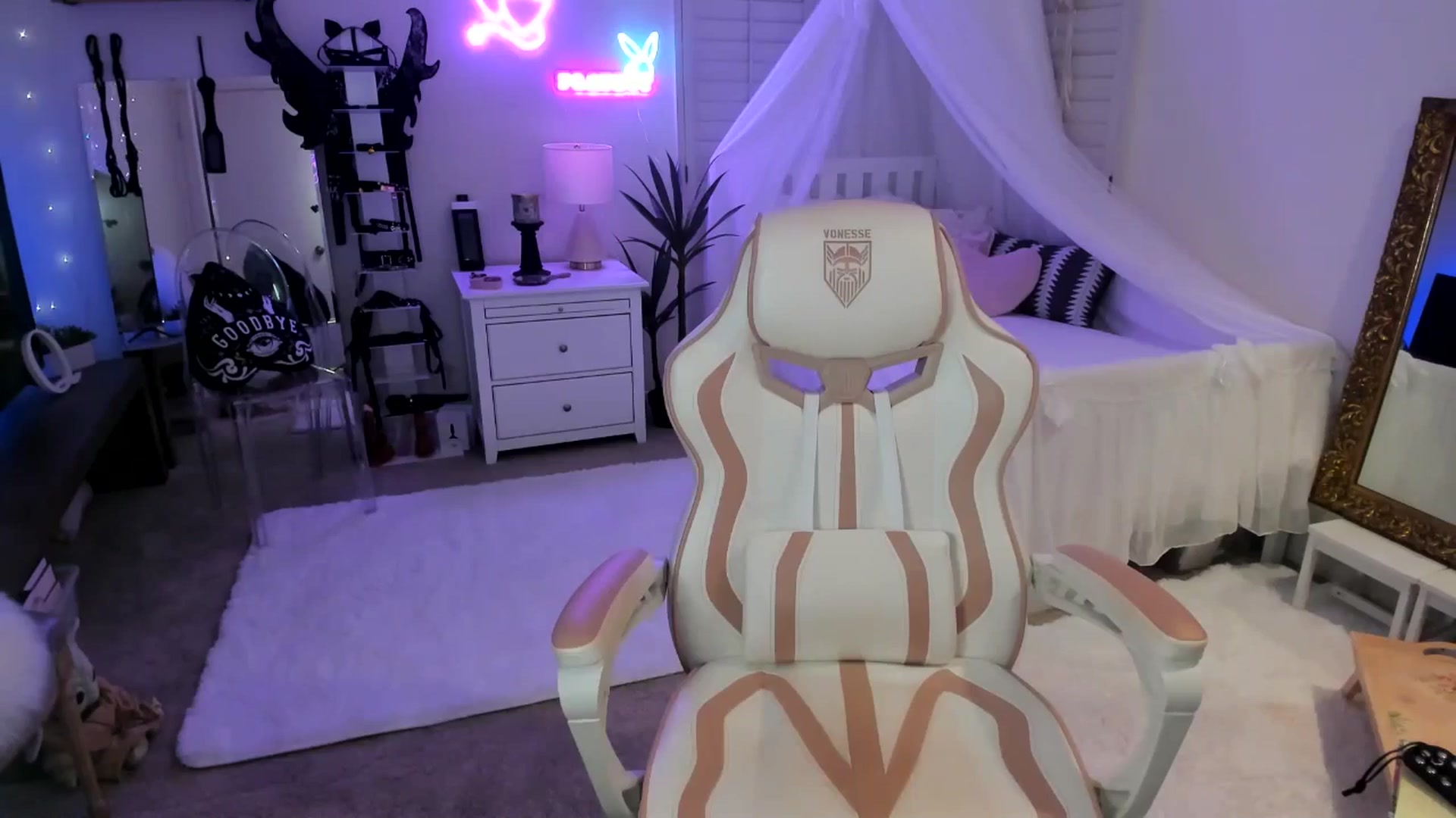 Gallery image thumbnail from LillieQ's myfreecams stream on, 05/24/2025, 11:07 image 16 of 20