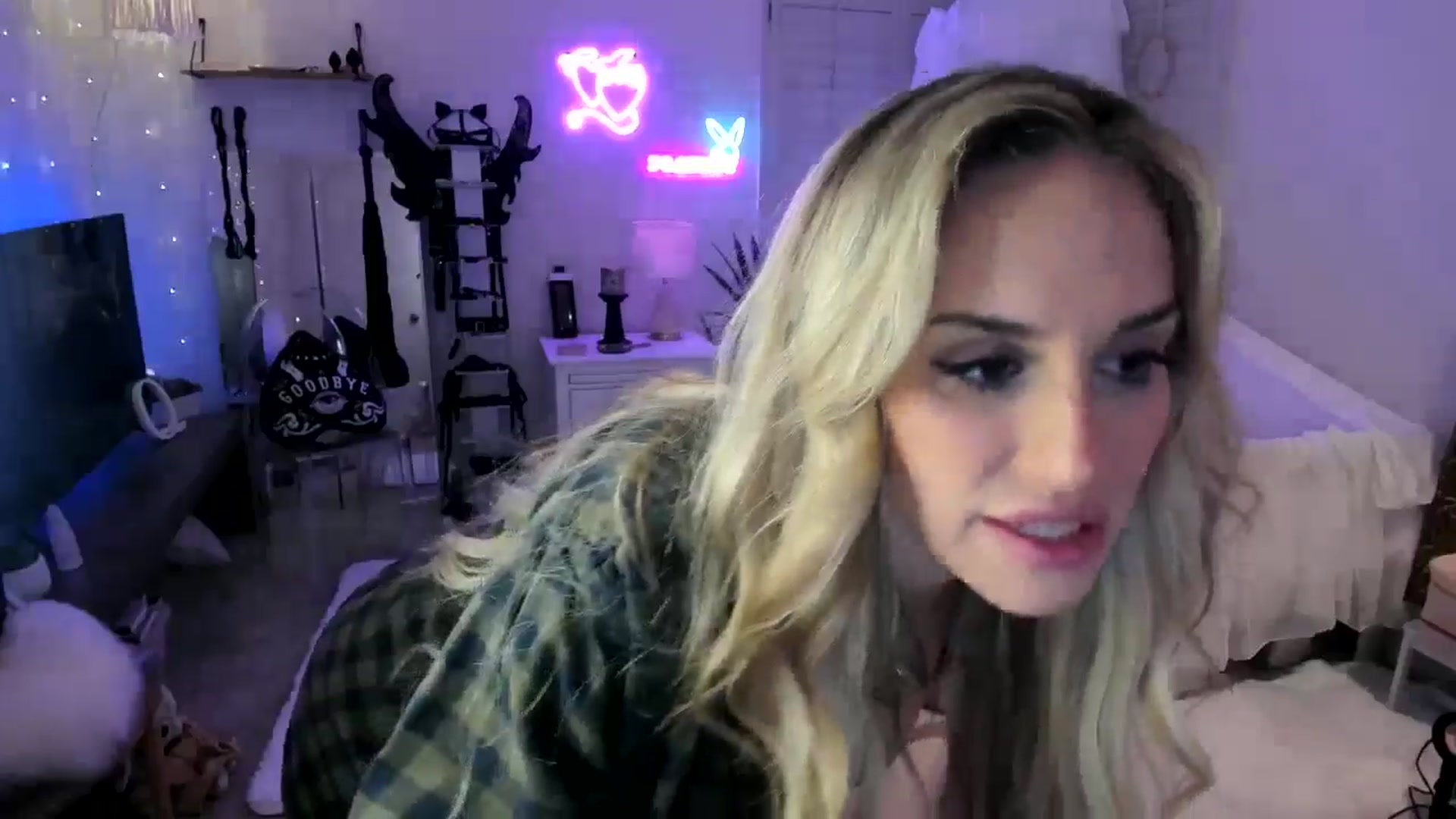 Gallery image thumbnail from LillieQ's myfreecams stream on, 05/25/2025, 08:13 image 8 of 20
