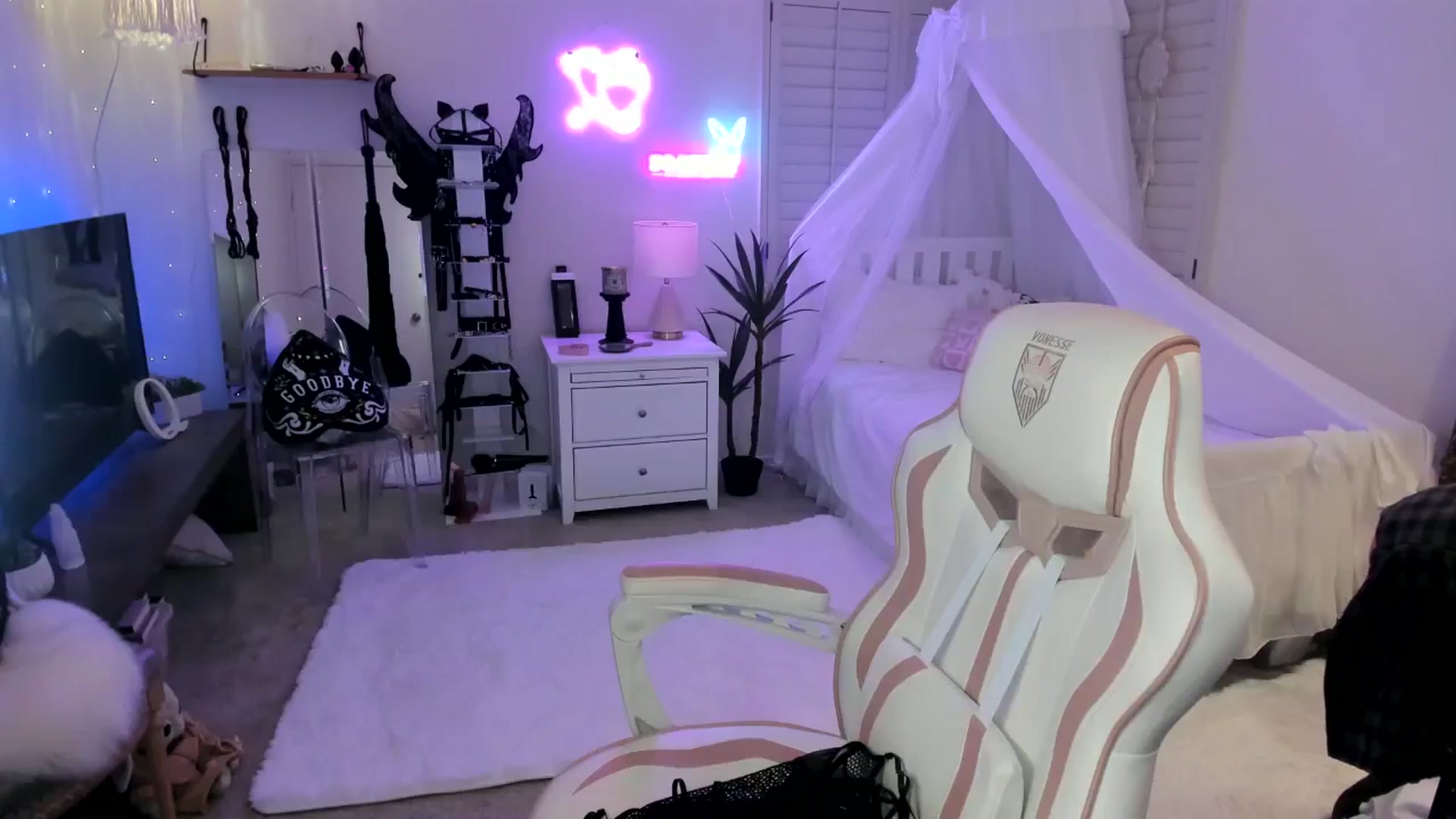 Gallery image thumbnail from LillieQ's myfreecams stream on, 05/25/2025, 08:13 image 14 of 20