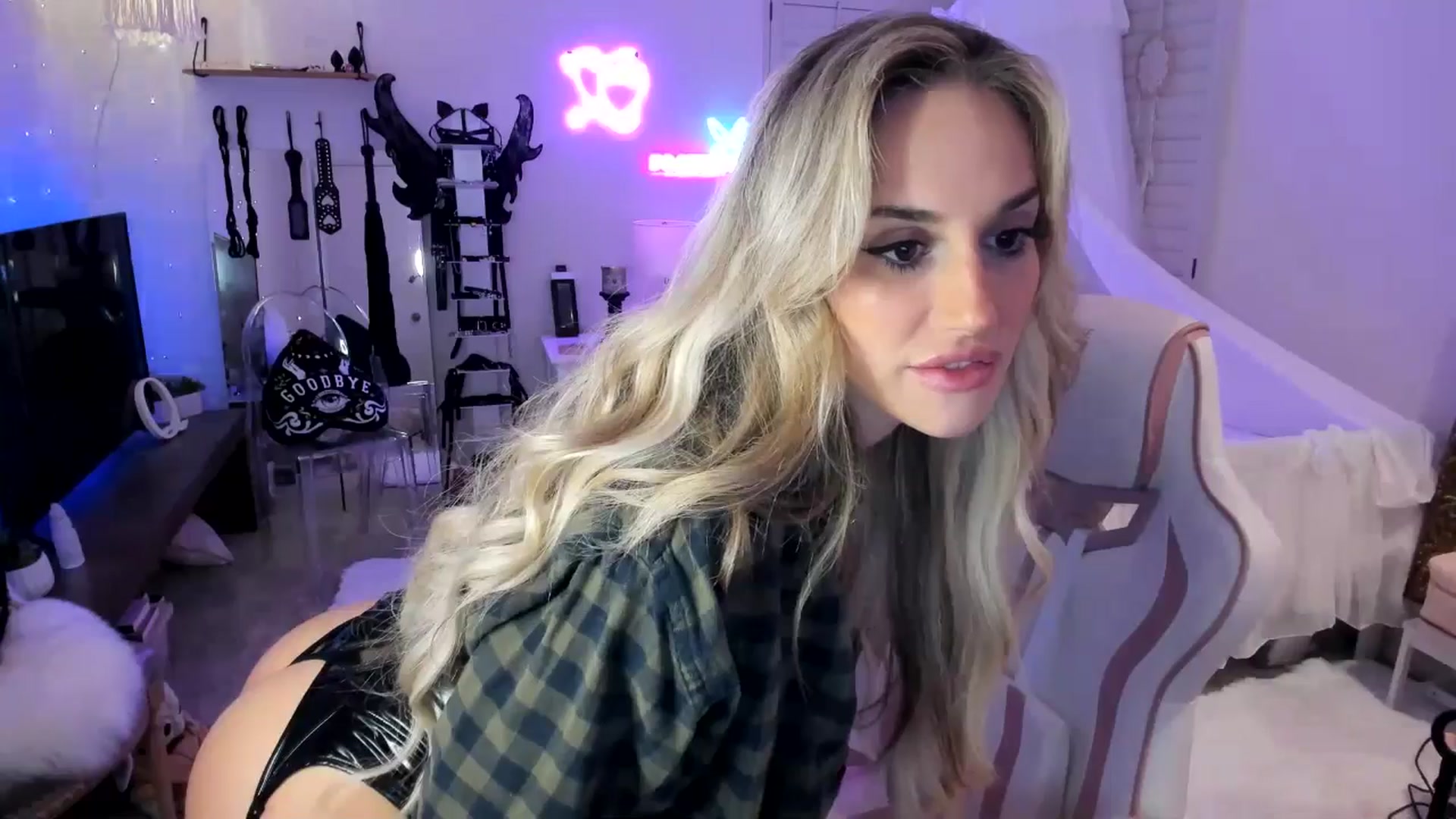 Gallery image thumbnail from LillieQ's myfreecams stream on, 05/25/2025, 08:13 image 5 of 20