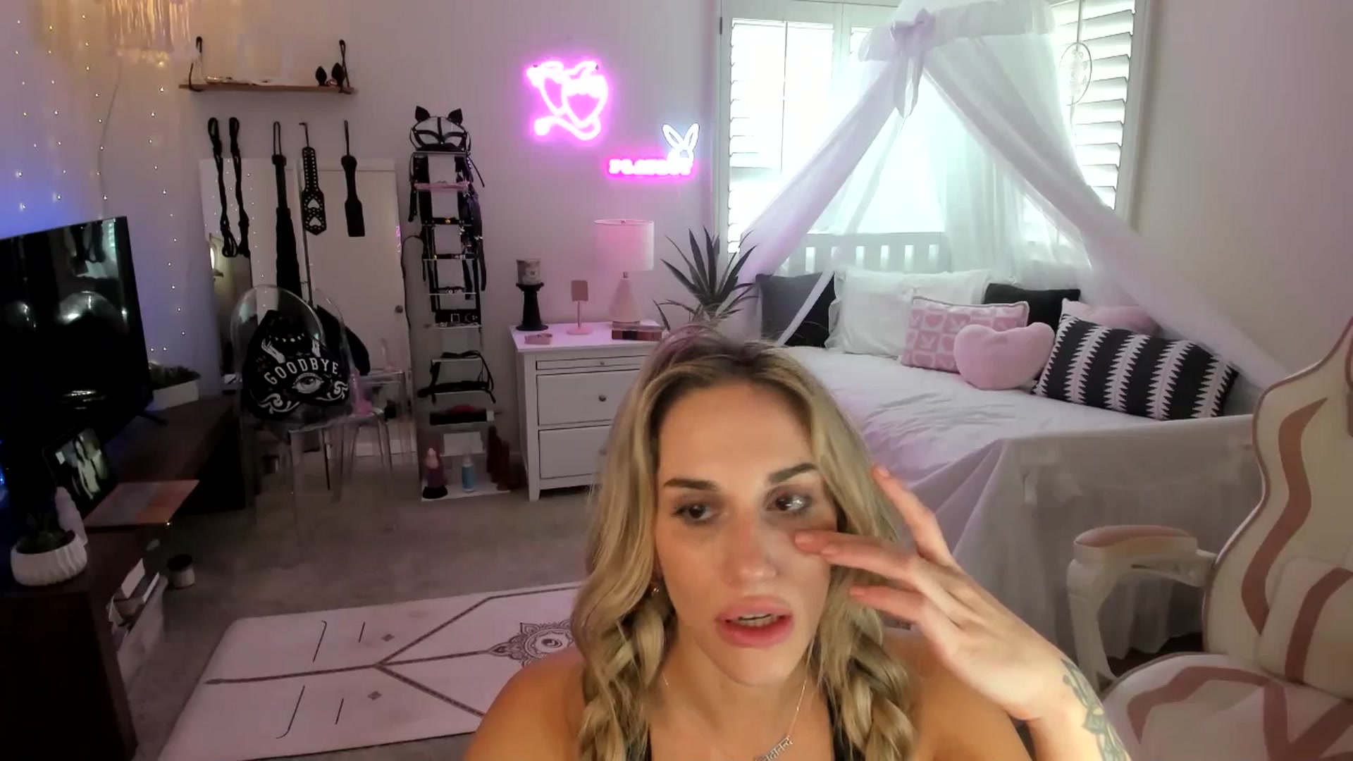 Gallery image thumbnail from LillieQ's myfreecams stream on, 05/28/2025, 19:15 image 18 of 20