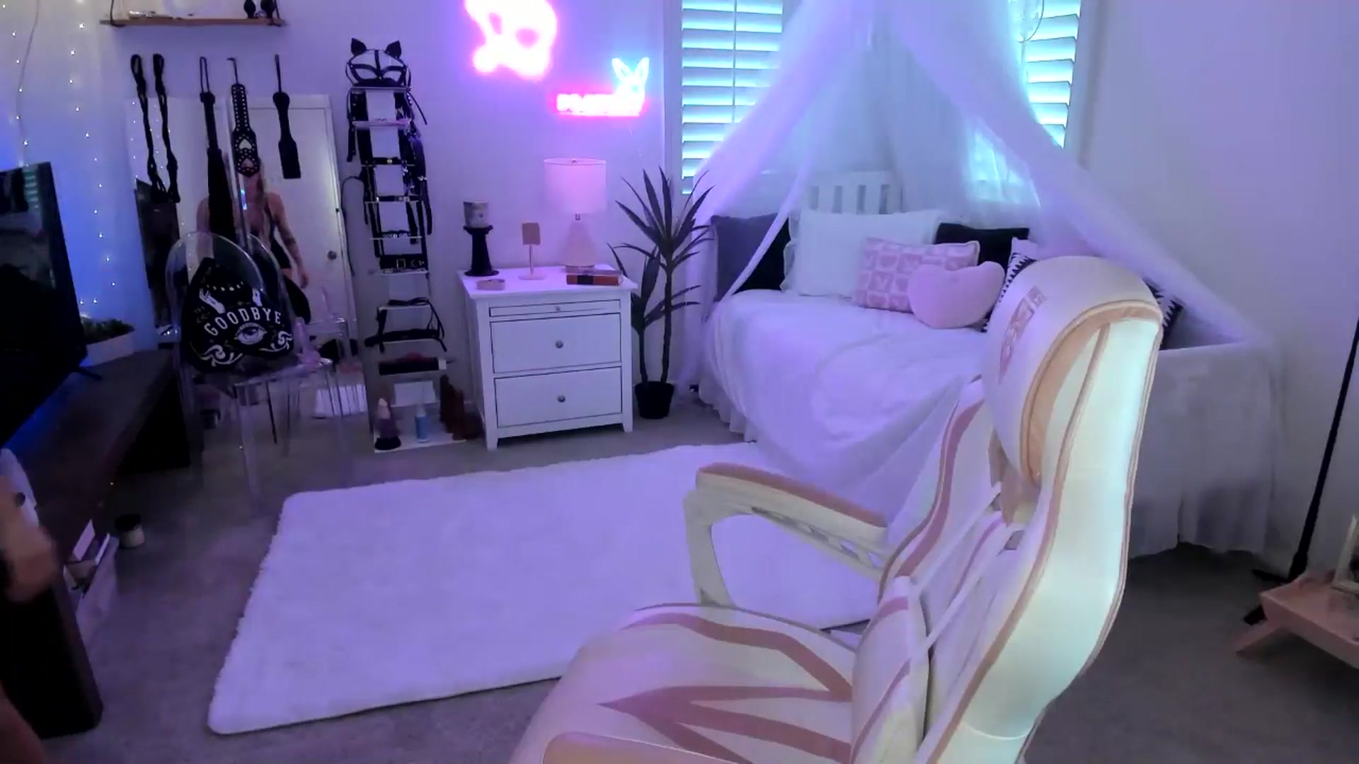 Gallery image thumbnail from LillieQ's myfreecams stream on, 05/28/2025, 19:15 image 3 of 20