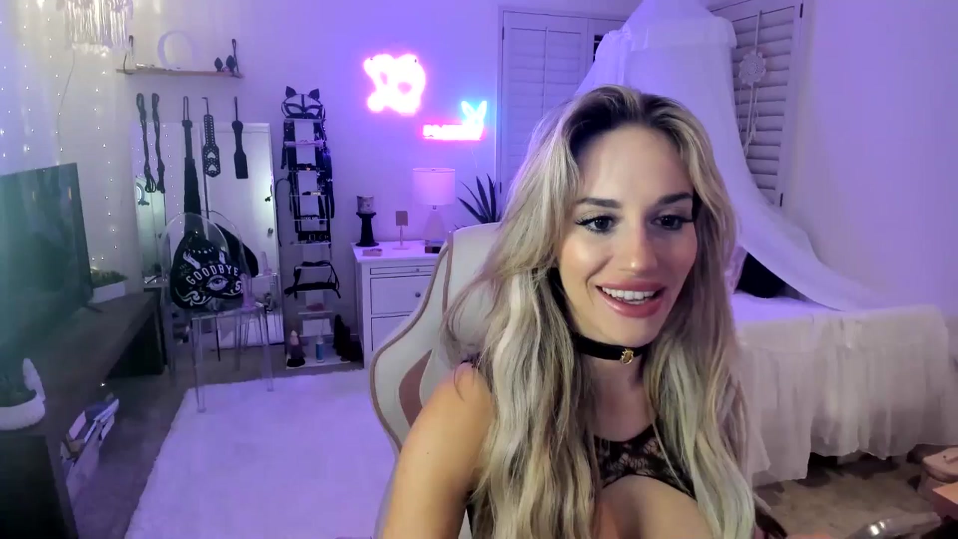 Gallery image thumbnail from LillieQ's myfreecams stream on, 05/30/2025, 06:06 image 3 of 20