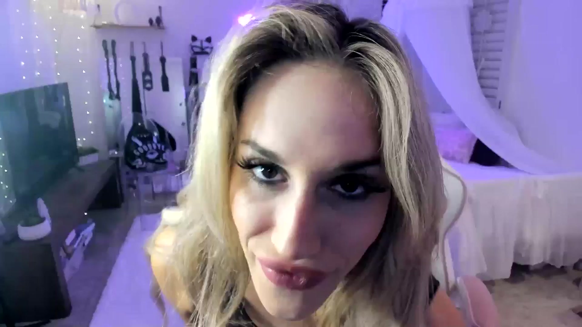 Gallery image thumbnail from LillieQ's myfreecams stream on, 05/30/2025, 08:47 image 1 of 20