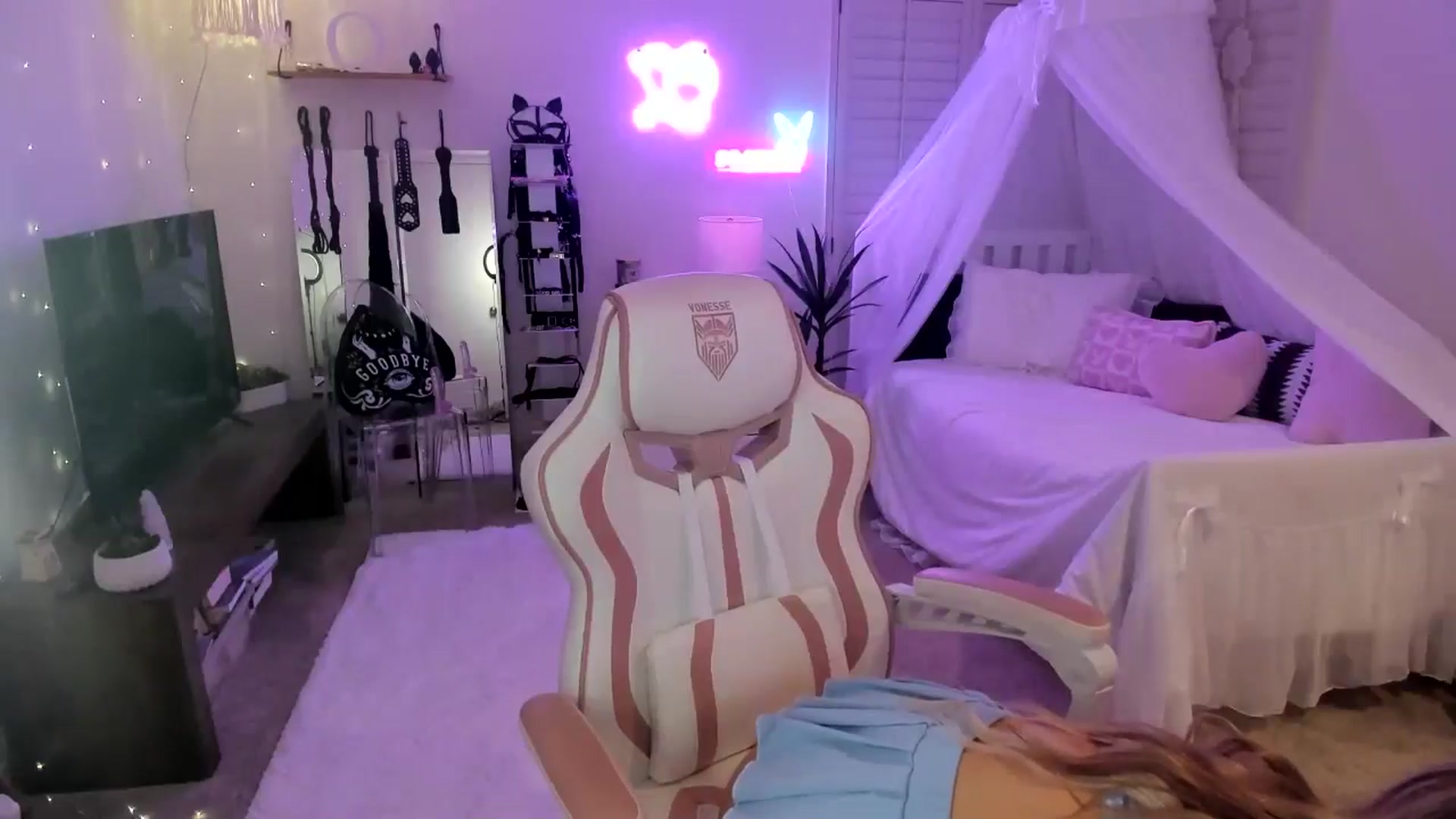 Gallery image thumbnail from LillieQ's myfreecams stream on, 05/31/2025, 06:50 image 19 of 20