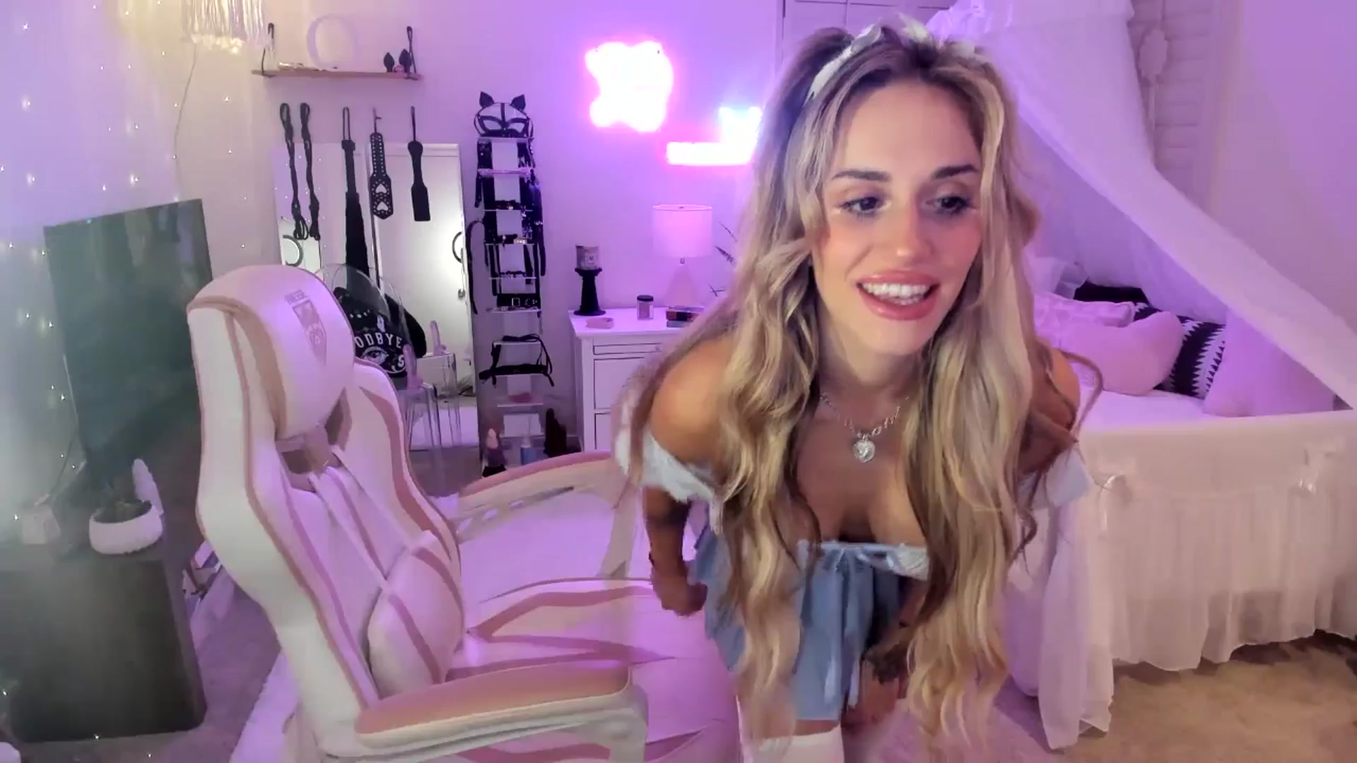 Gallery image thumbnail from LillieQ's myfreecams stream on, 05/31/2025, 06:50 image 2 of 20