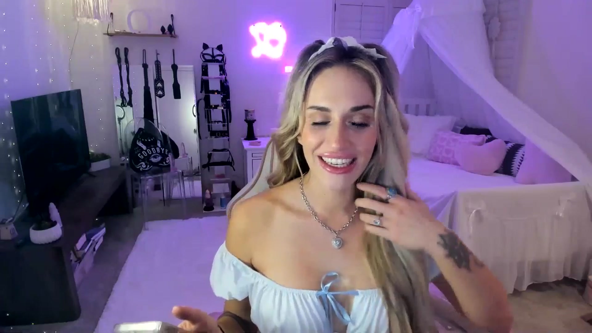 Gallery image thumbnail from LillieQ's myfreecams stream on, 05/31/2025, 12:18 image 4 of 20