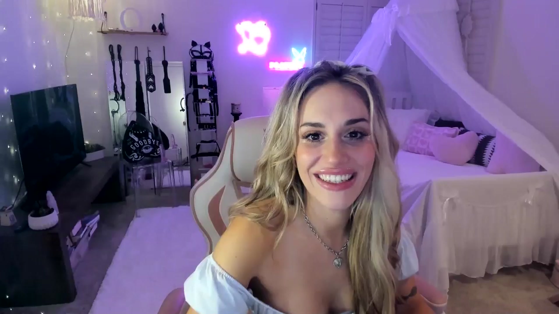 Gallery image thumbnail from LillieQ's myfreecams stream on, 05/31/2025, 12:18 image 5 of 20