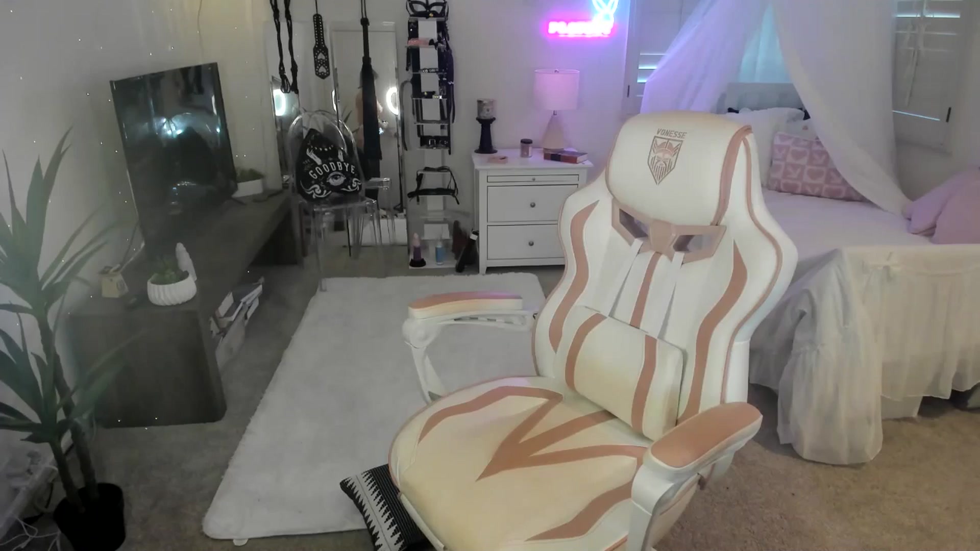 Gallery image thumbnail from LillieQ's myfreecams stream on, 06/02/2025, 21:09 image 12 of 20