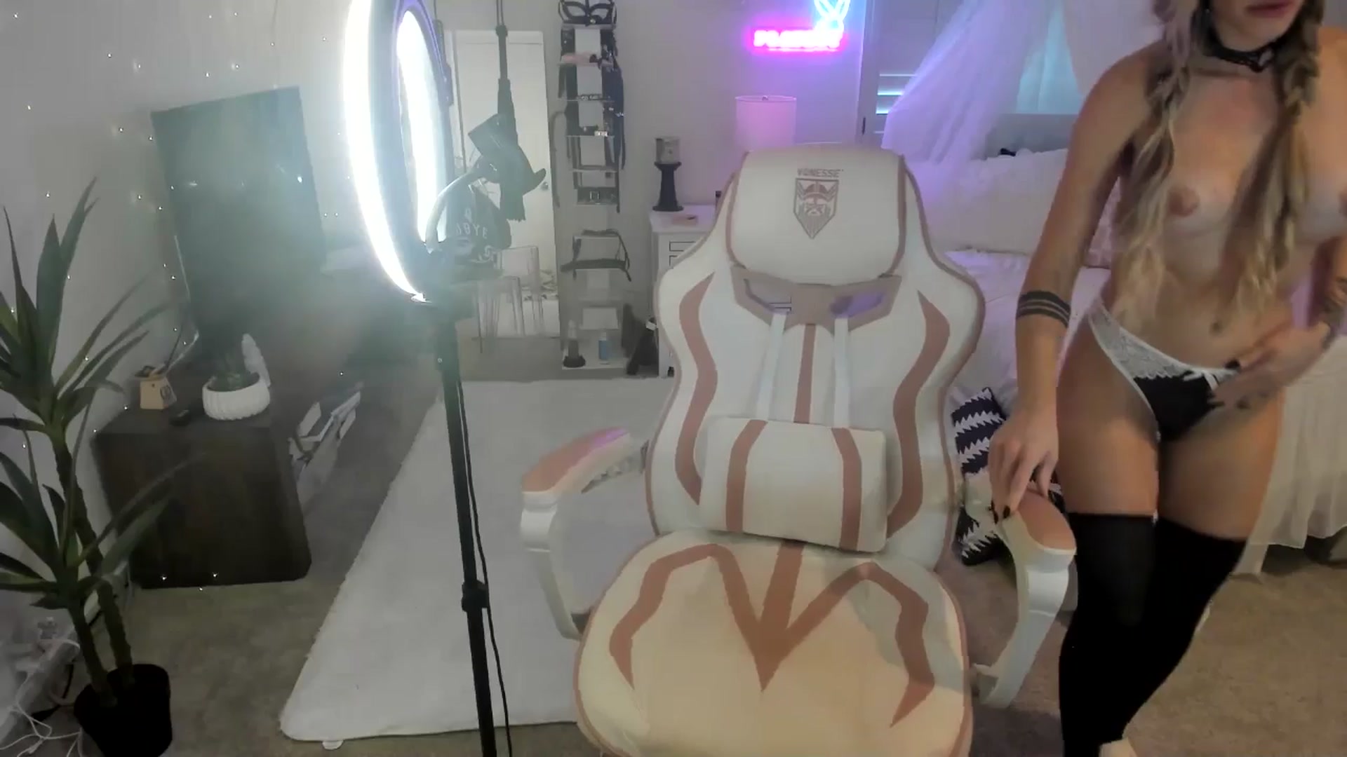 Gallery image thumbnail from LillieQ's myfreecams stream on, 06/02/2025, 21:09 image 20 of 20