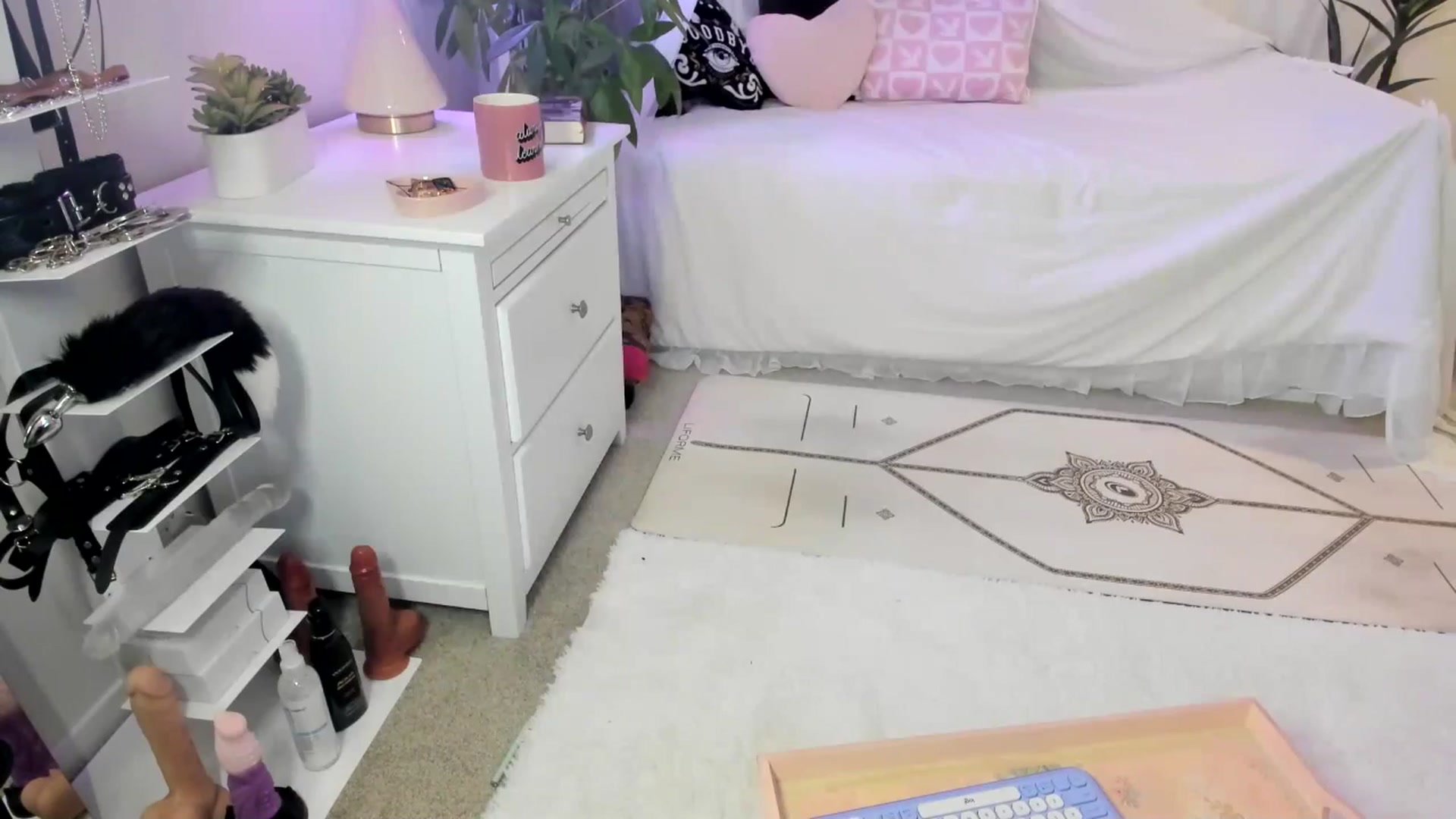 Gallery image thumbnail from LillieQ's myfreecams stream on, 06/05/2025, 13:46 image 2 of 20
