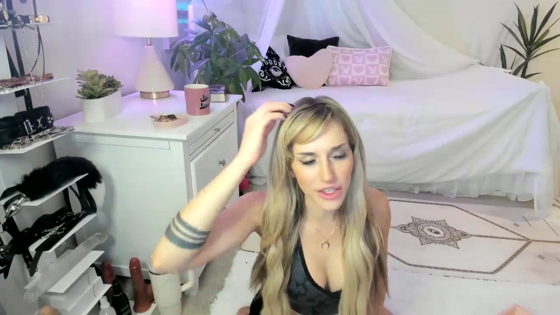 Gallery image thumbnail from LillieQ's myfreecams stream on, 06/05/2025, 13:46 image 4 of 20