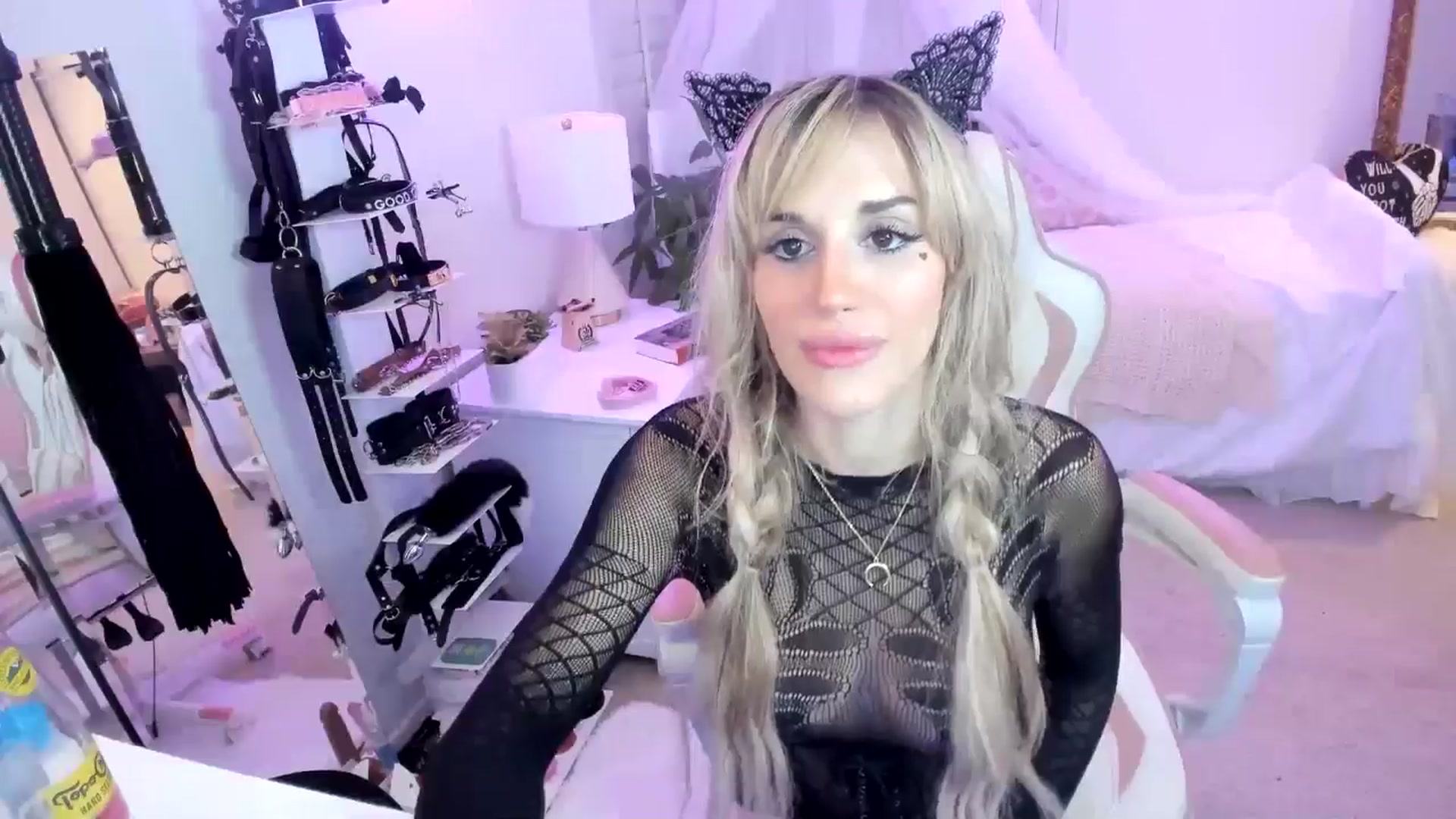 Gallery image thumbnail from LillieQ's myfreecams stream on, 06/06/2025, 11:52 image 5 of 20