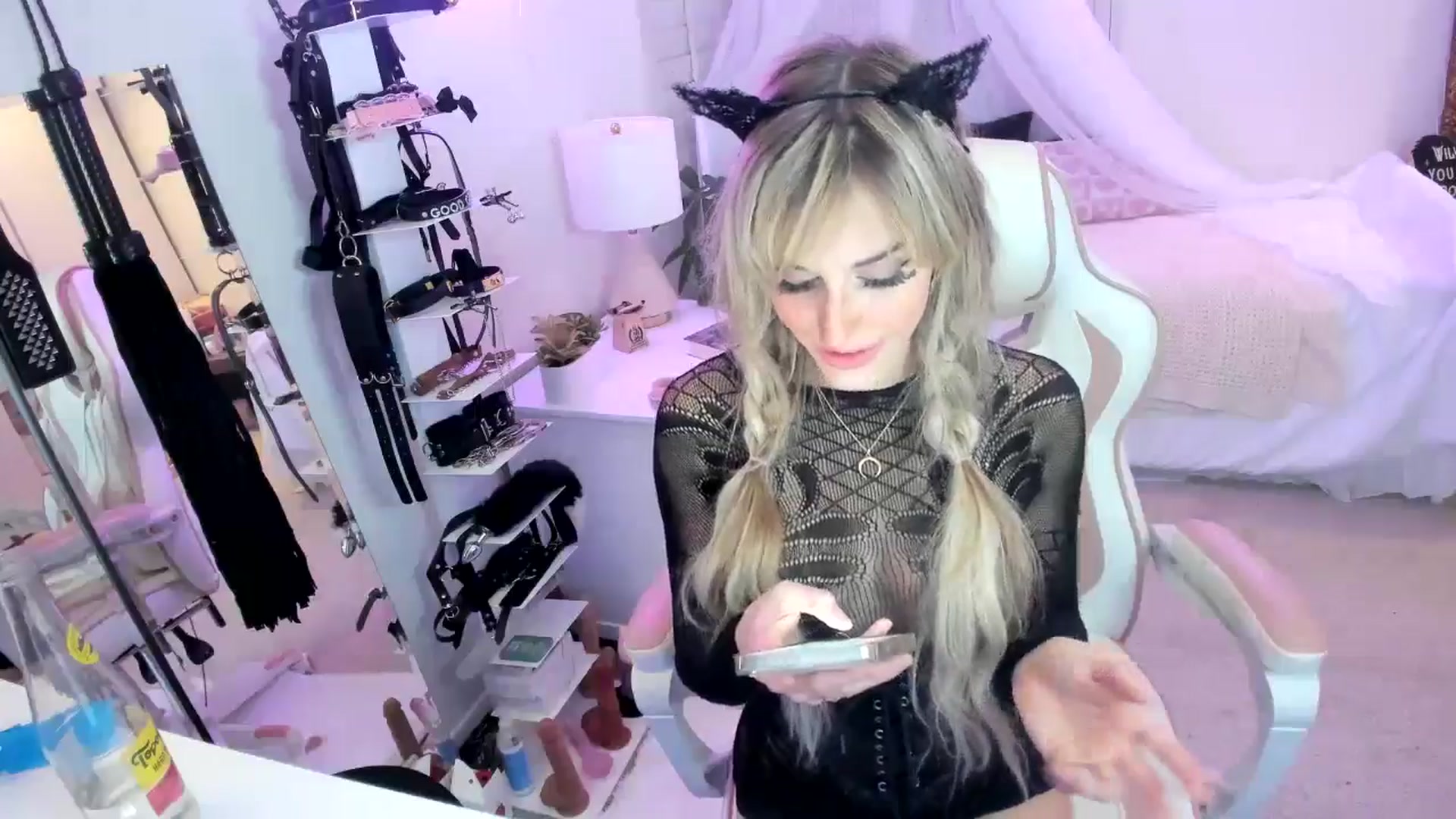 Gallery image thumbnail from LillieQ's myfreecams stream on, 06/06/2025, 11:52 image 4 of 20