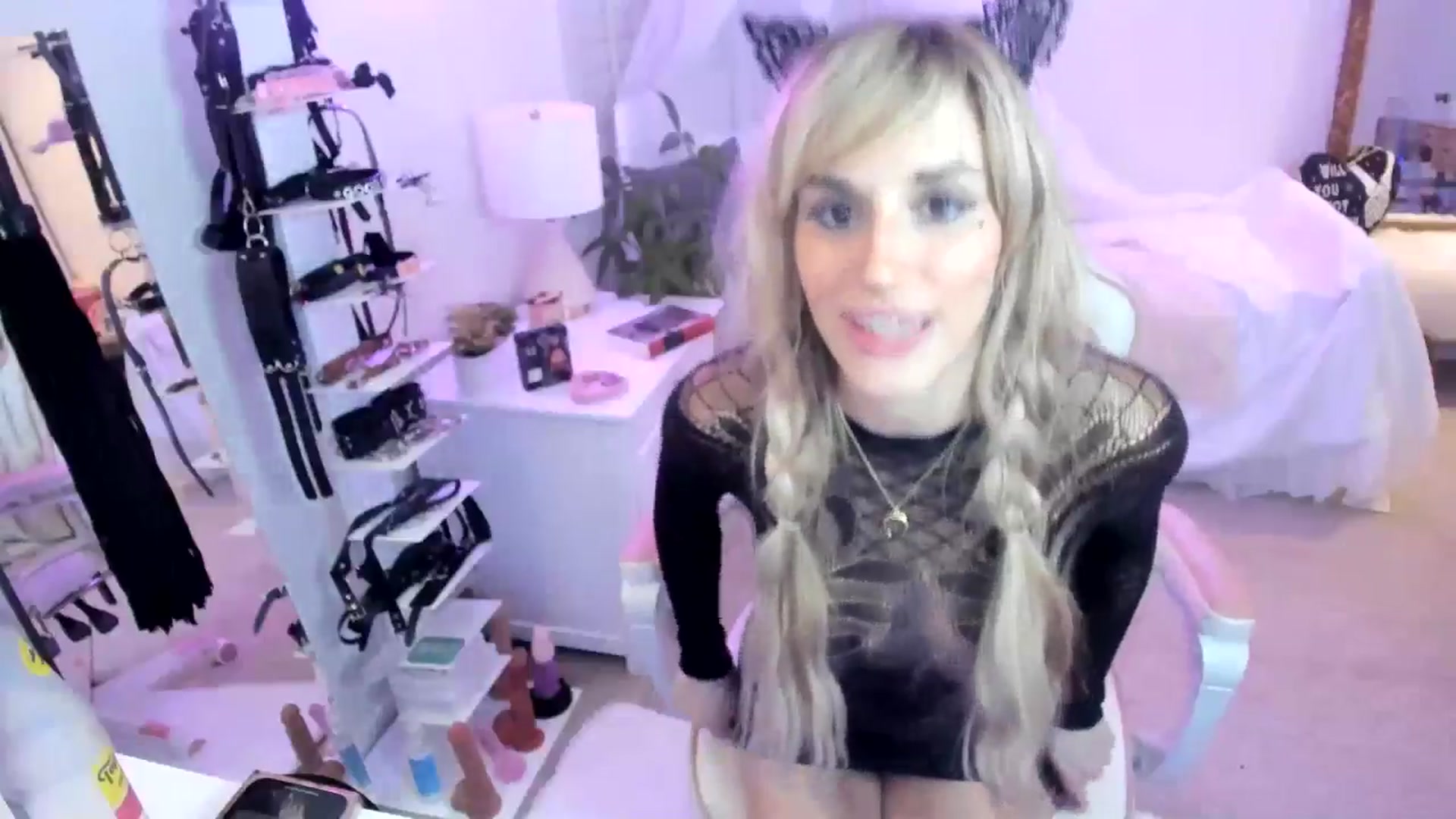 Gallery image thumbnail from LillieQ's myfreecams stream on, 06/06/2025, 11:52 image 8 of 20