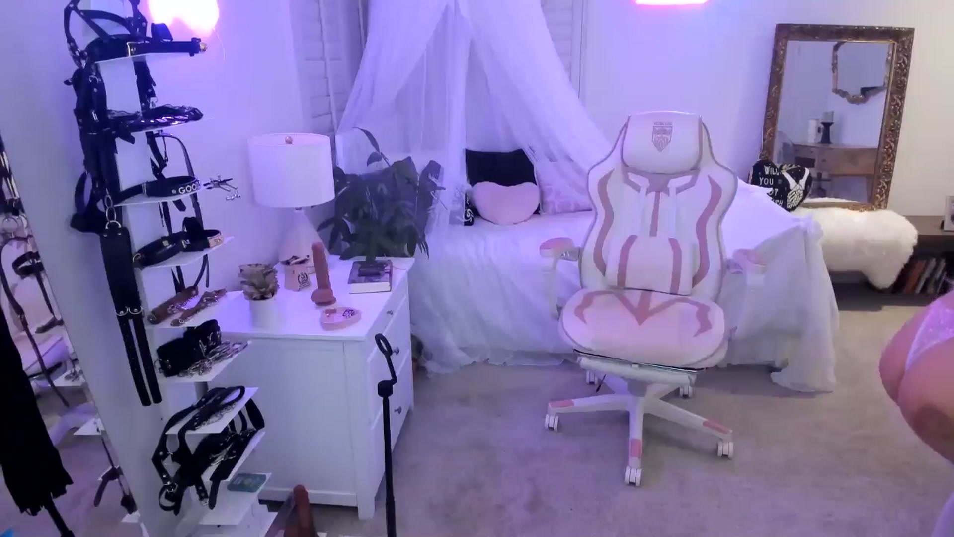 Gallery image thumbnail from LillieQ's myfreecams stream on, 06/07/2025, 08:28 image 17 of 20
