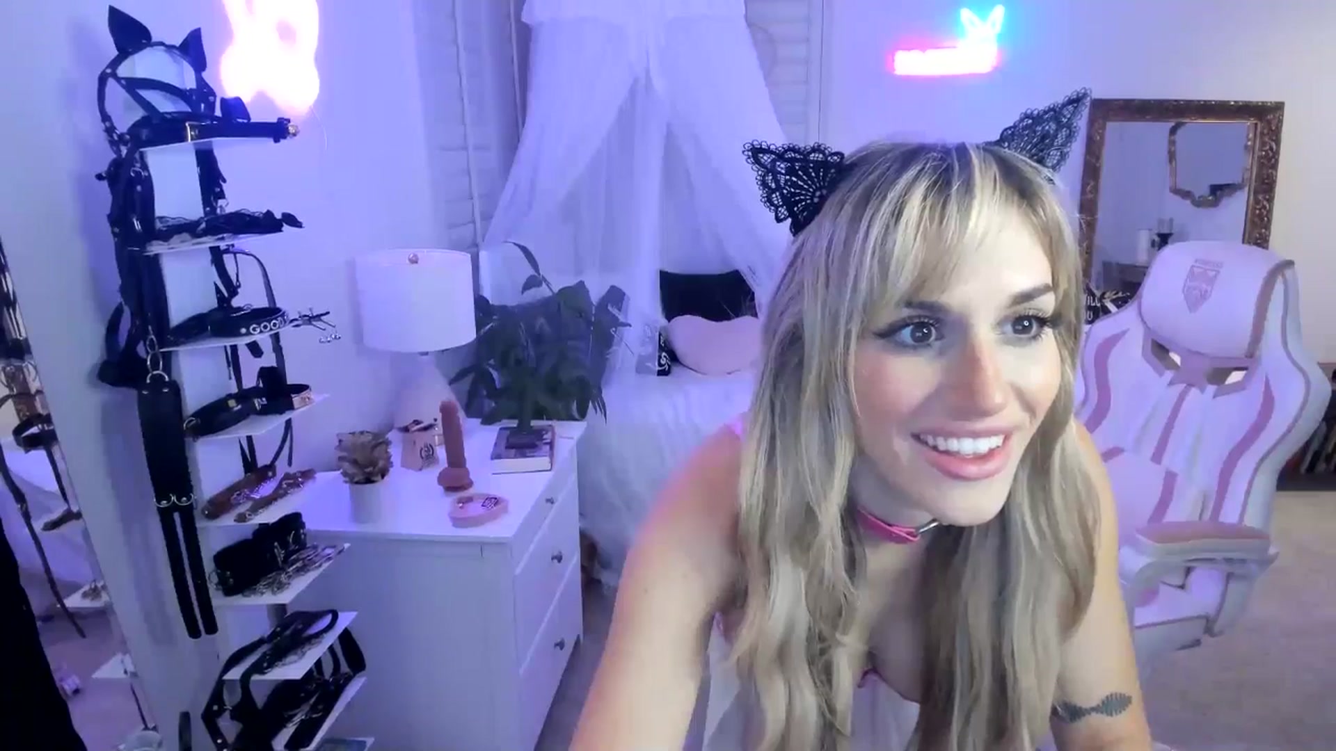 Gallery image thumbnail from LillieQ's myfreecams stream on, 06/07/2025, 08:28 image 4 of 20