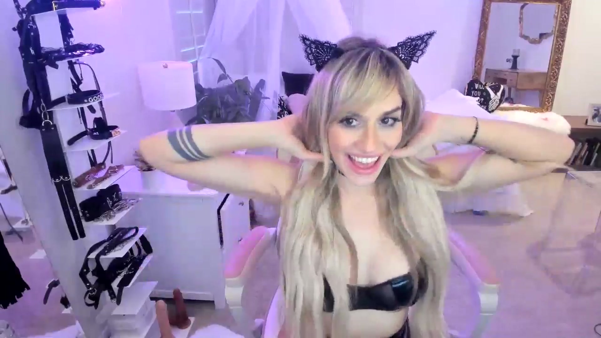 Gallery image thumbnail from LillieQ's myfreecams stream on, 06/07/2025, 14:41 image 9 of 20