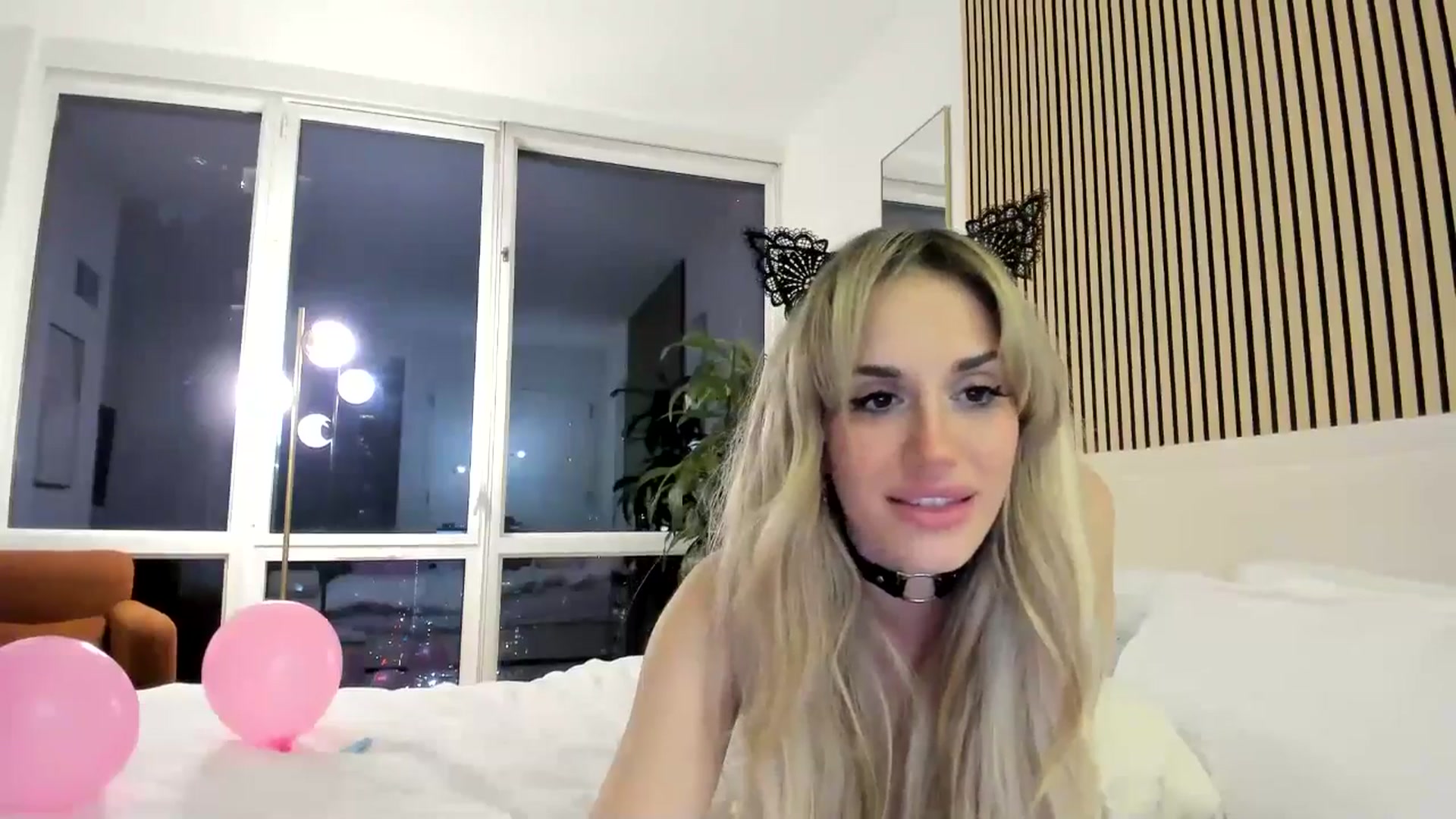 Gallery image thumbnail from LillieQ's myfreecams stream on, 06/16/2025, 05:43 image 12 of 20