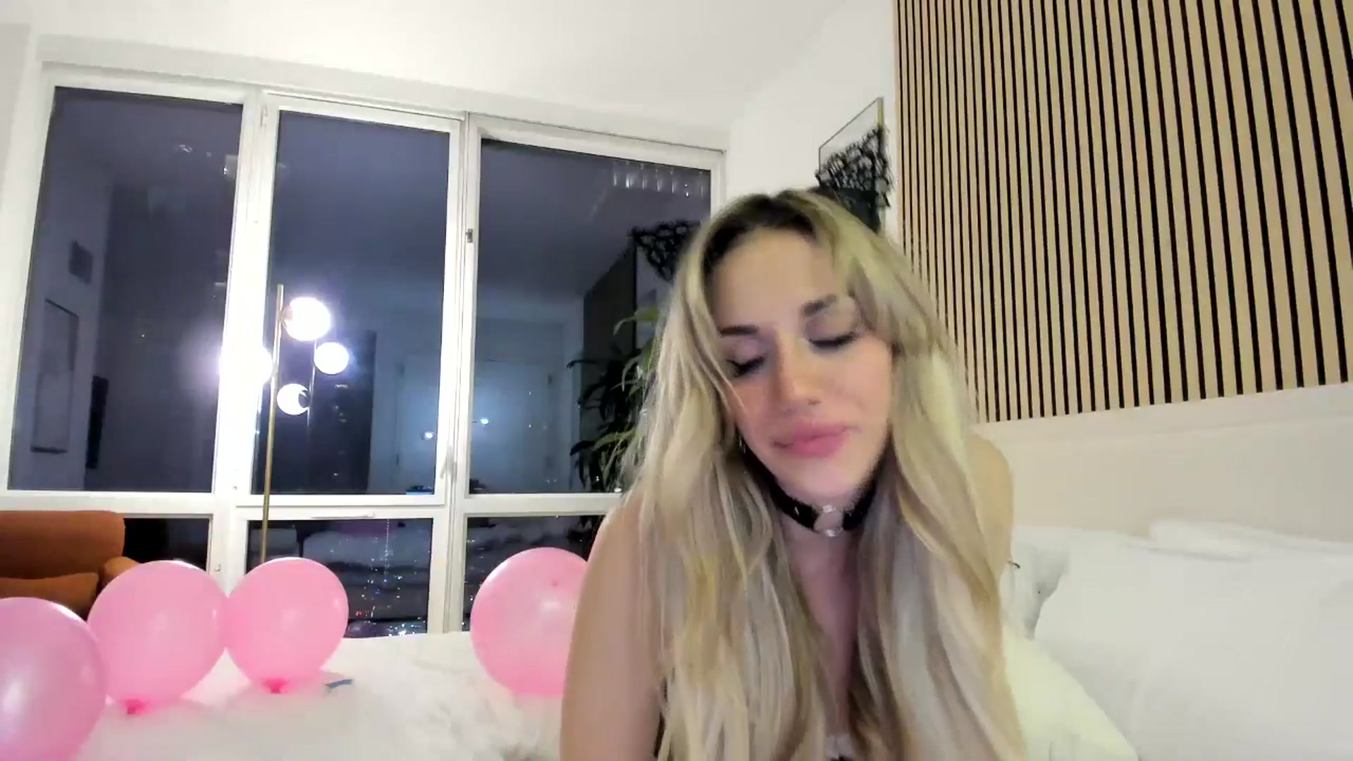 Gallery image thumbnail from LillieQ's myfreecams stream on, 06/16/2025, 05:43 image 9 of 20