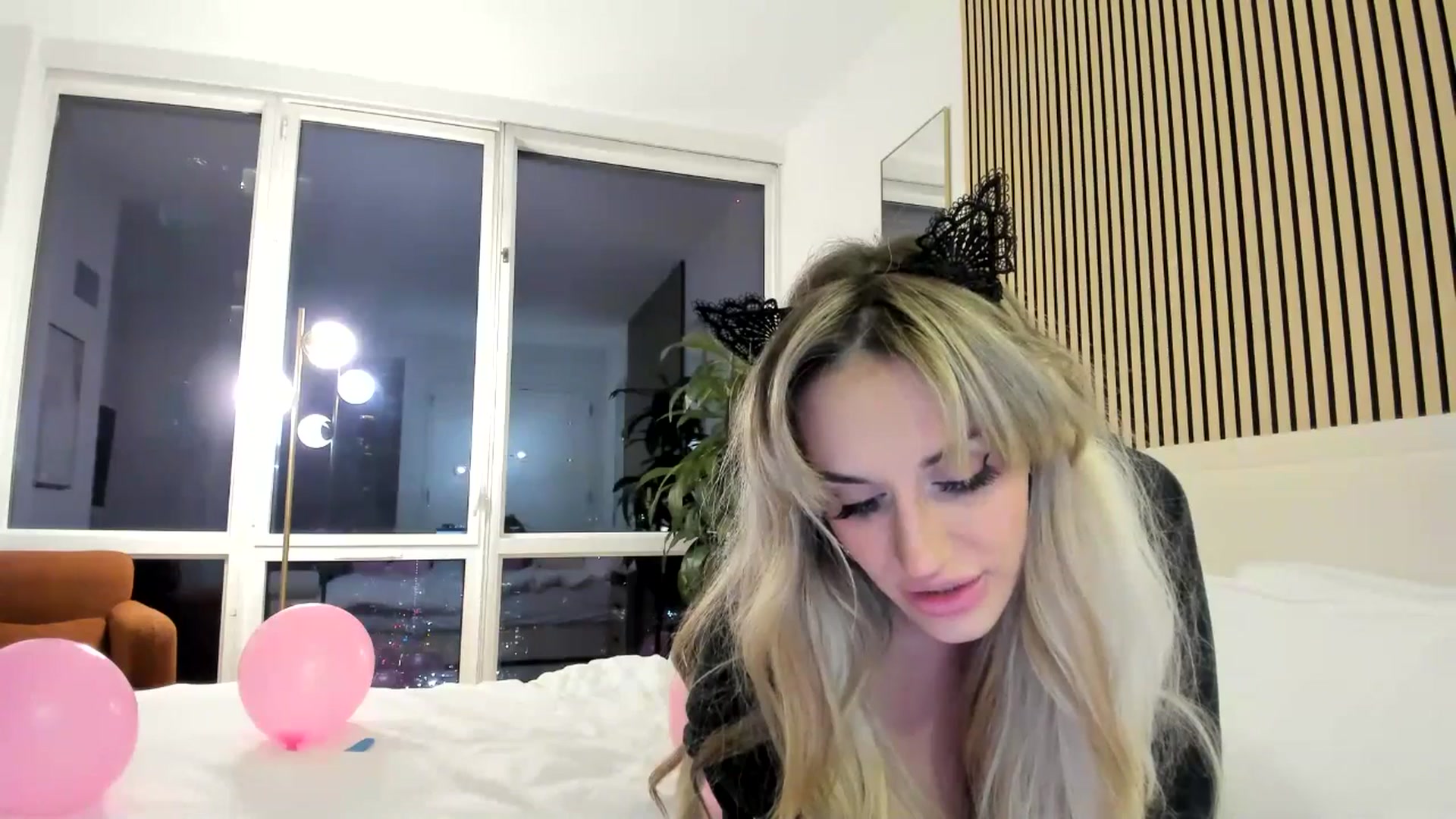 Gallery image thumbnail from LillieQ's myfreecams stream on, 06/16/2025, 05:43 image 16 of 20