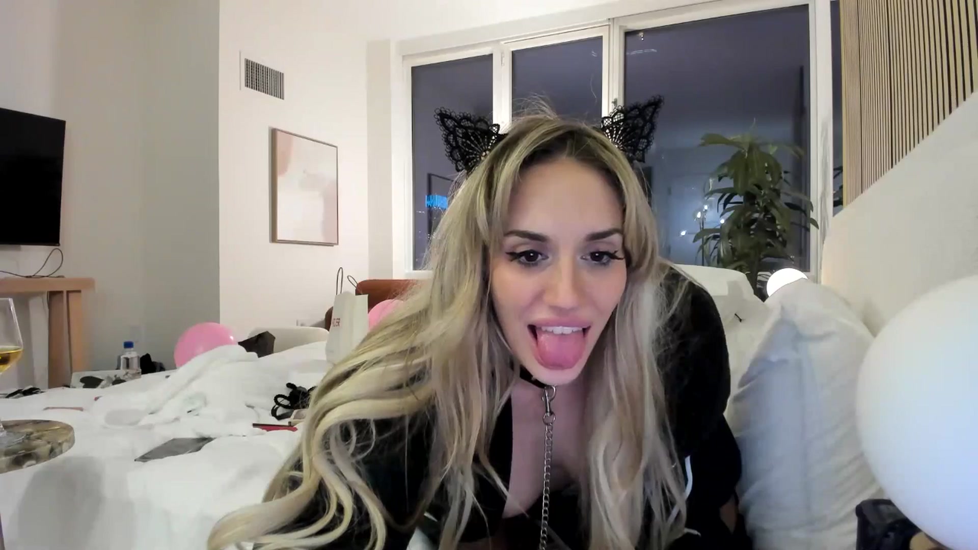 Gallery image thumbnail from LillieQ's myfreecams stream on, 06/16/2025, 06:35 image 16 of 20