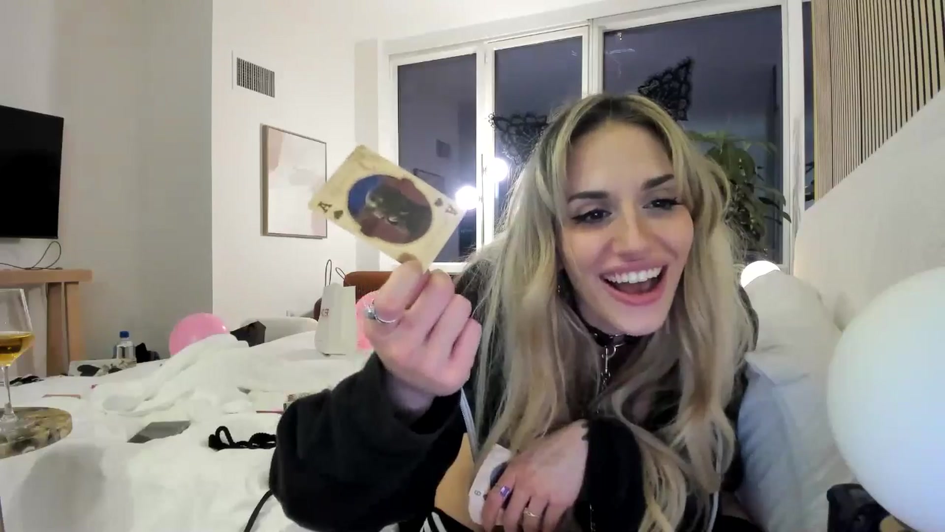 Gallery image thumbnail from LillieQ's myfreecams stream on, 06/16/2025, 06:35 image 12 of 20