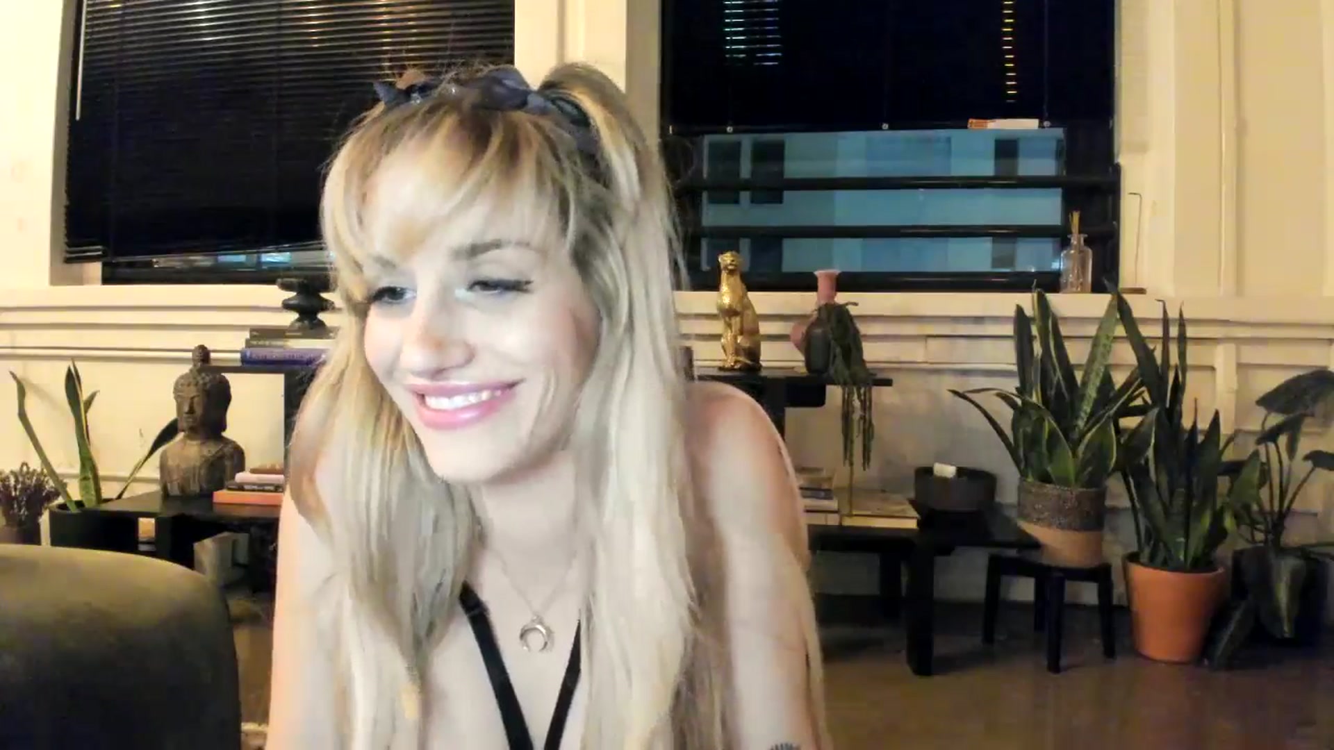 Gallery image thumbnail from LillieQ's myfreecams stream on, 06/20/2025, 09:48 image 5 of 20