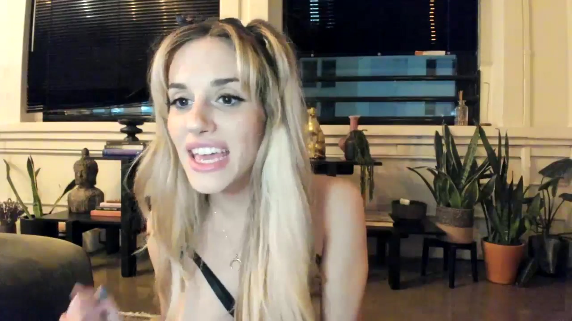 Gallery image thumbnail from LillieQ's myfreecams stream on, 06/20/2025, 09:48 image 18 of 20