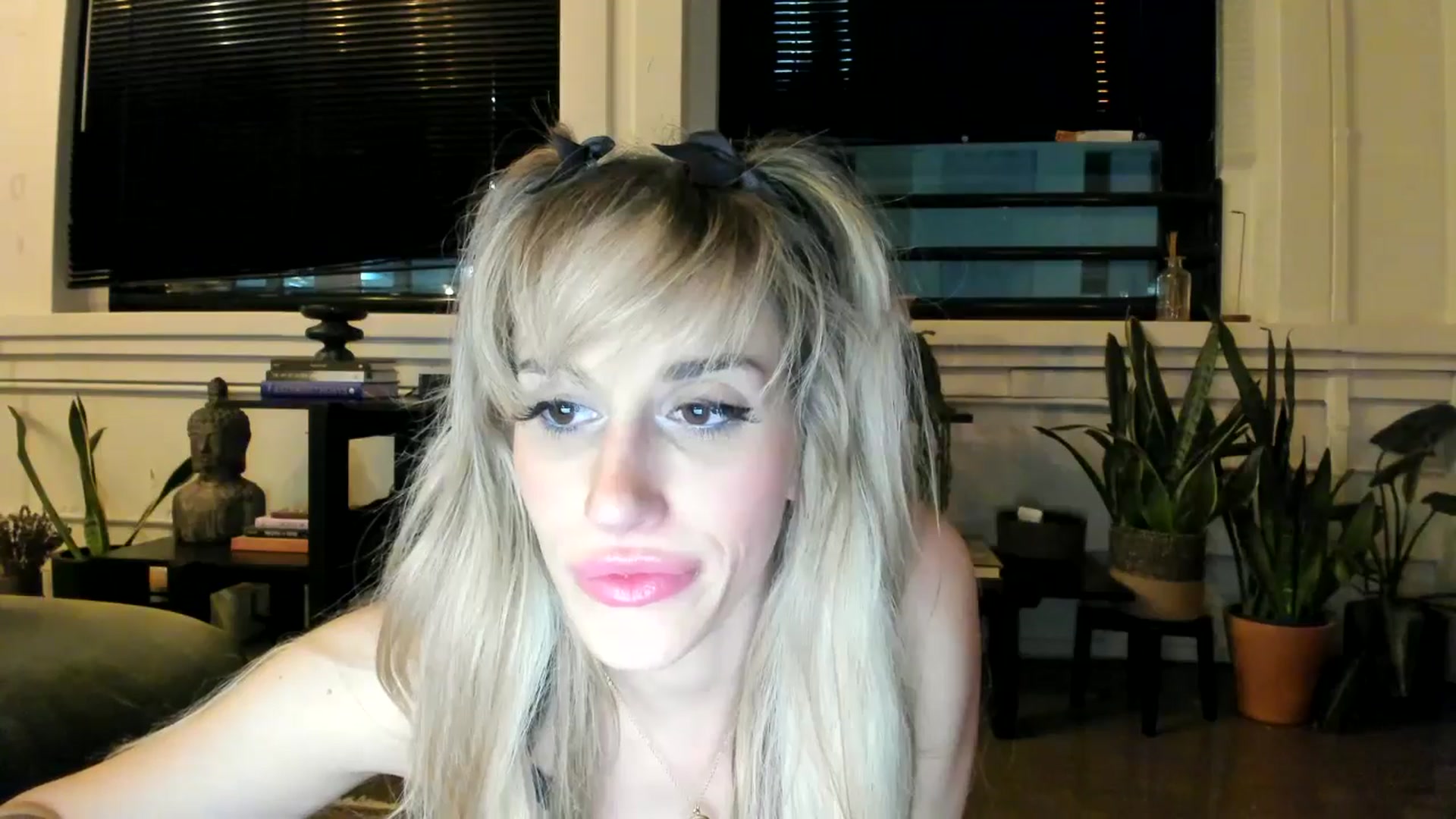 Gallery image thumbnail from LillieQ's myfreecams stream on, 06/20/2025, 09:48 image 3 of 20