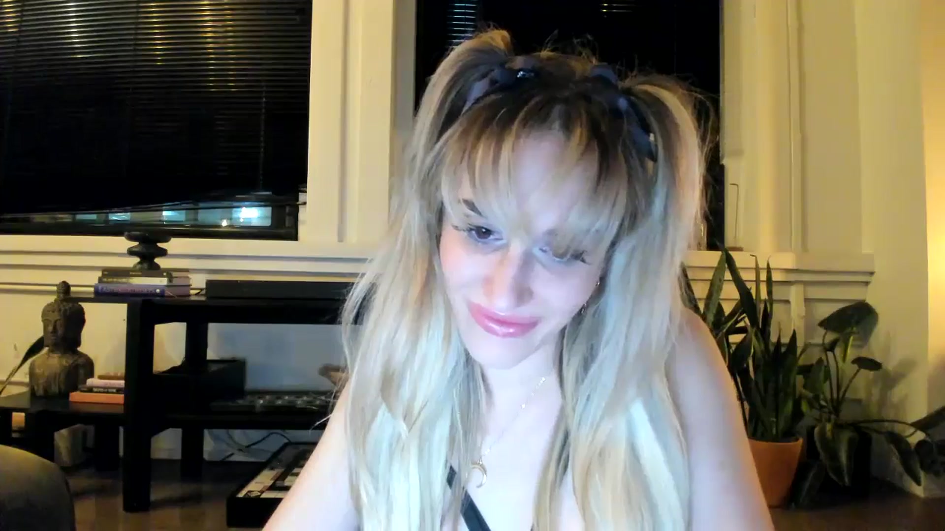 Gallery image thumbnail from LillieQ's myfreecams stream on, 06/20/2025, 11:35 image 15 of 20