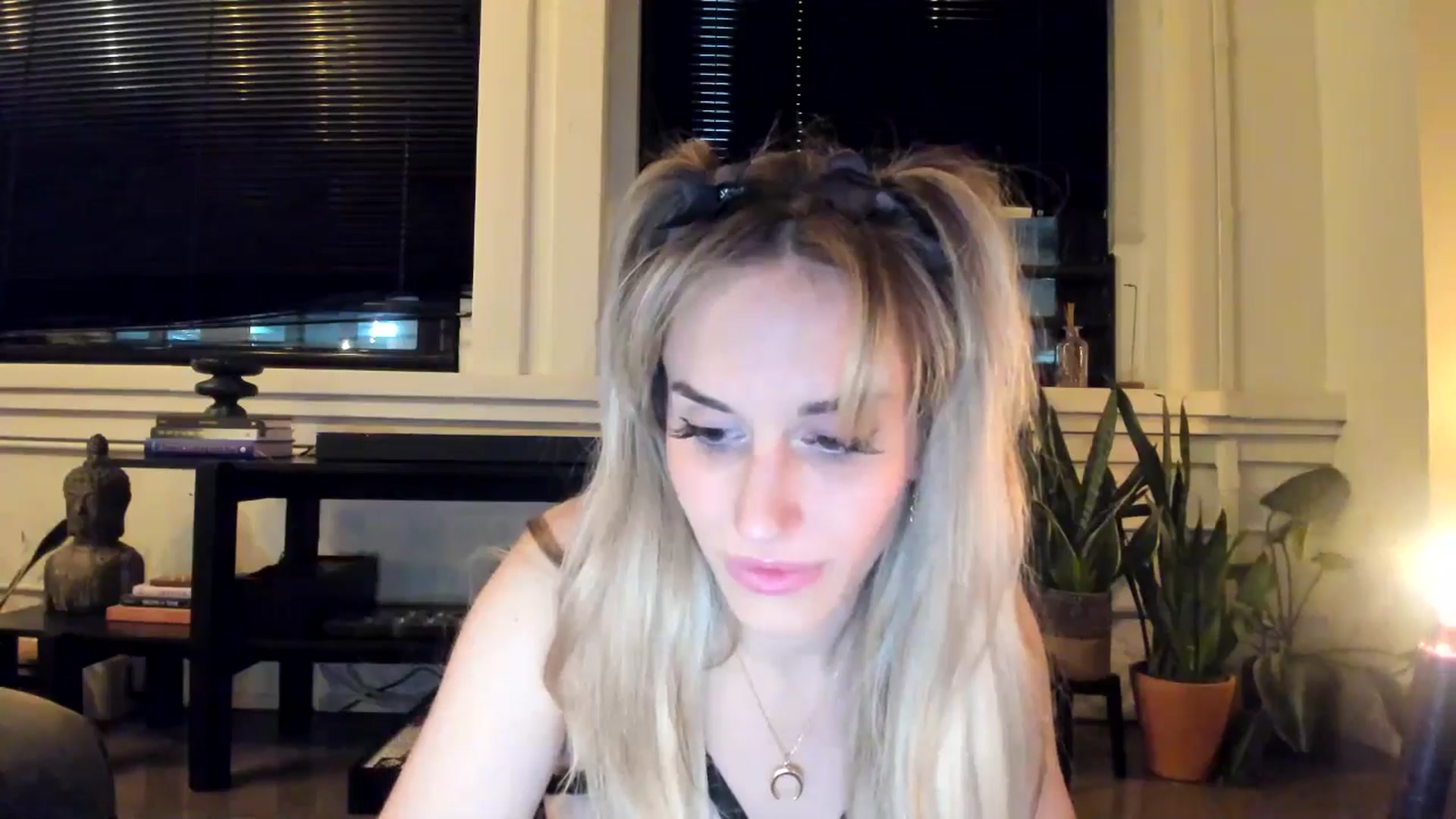 Gallery image thumbnail from LillieQ's myfreecams stream on, 06/20/2025, 11:35 image 16 of 20