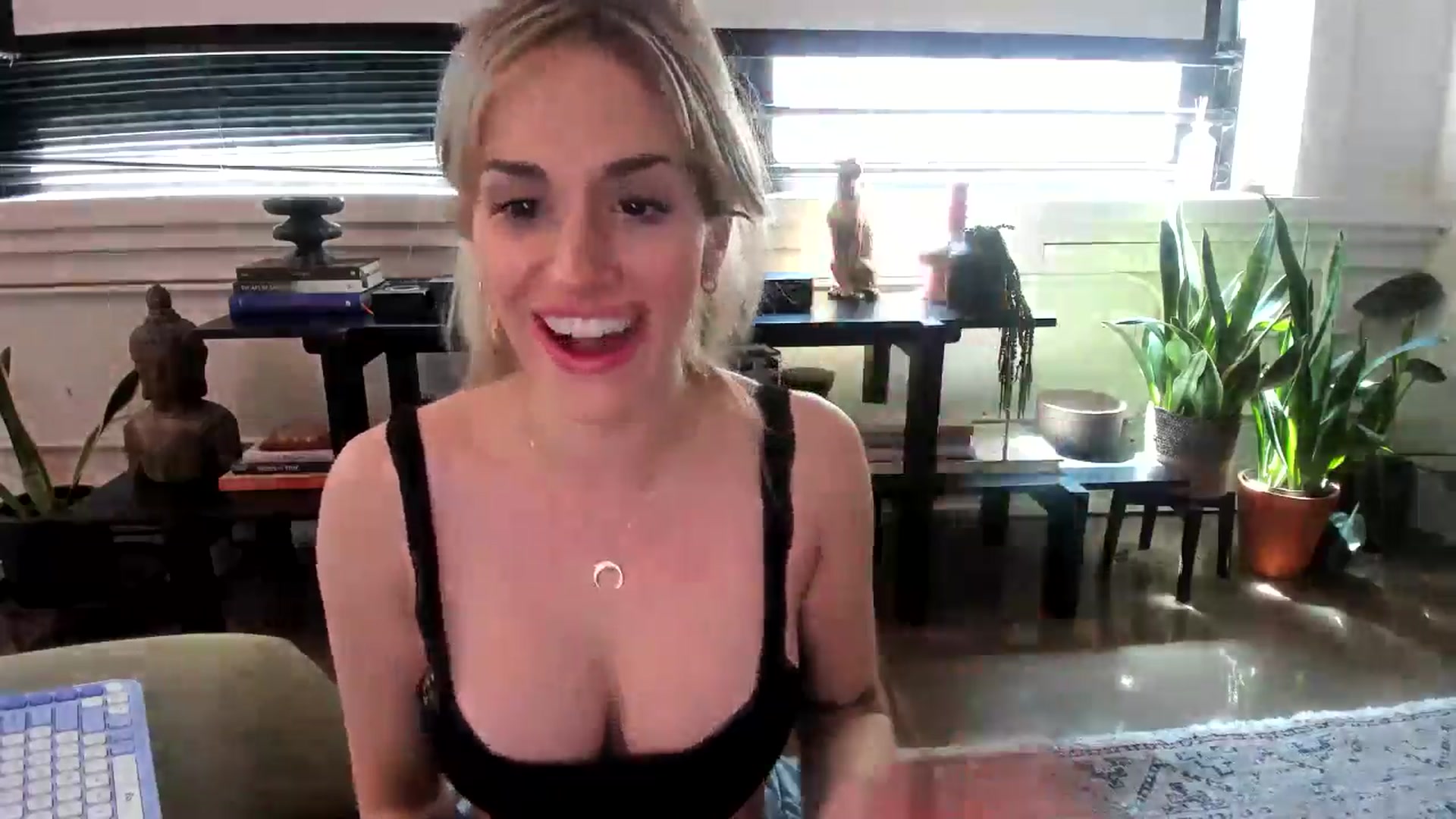 Gallery image thumbnail from LillieQ's myfreecams stream on, 06/20/2025, 21:58 image 3 of 20
