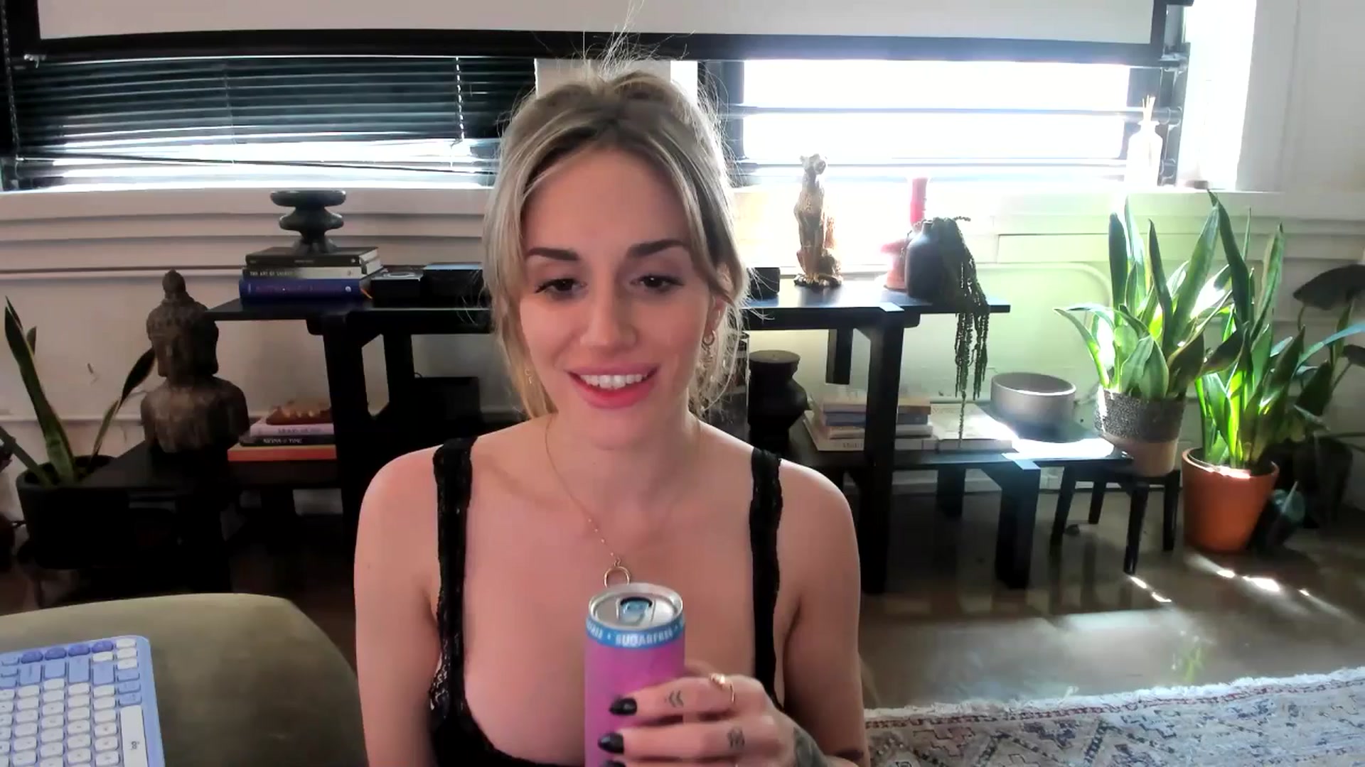 Gallery image thumbnail from LillieQ's myfreecams stream on, 06/20/2025, 21:58 image 12 of 20