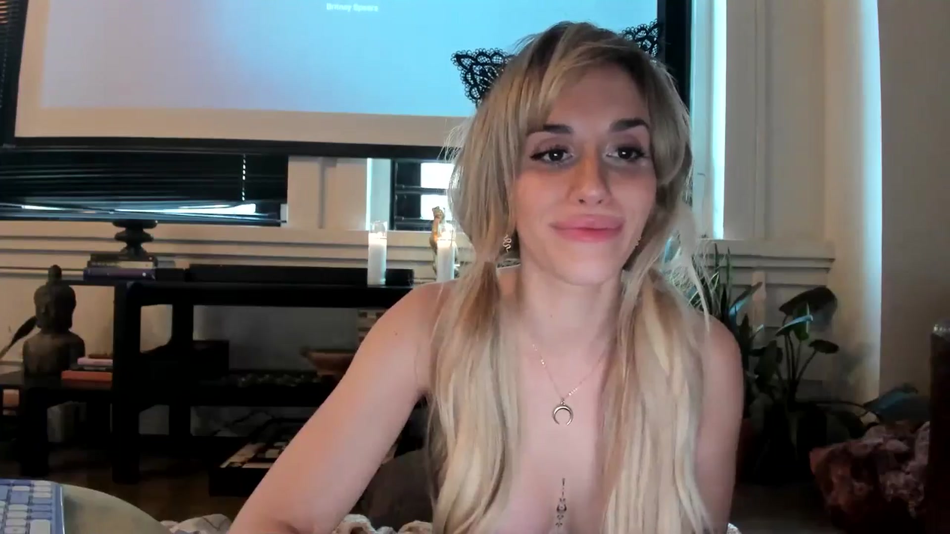 Gallery image thumbnail from LillieQ's myfreecams stream on, 06/23/2025, 02:17 image 10 of 20