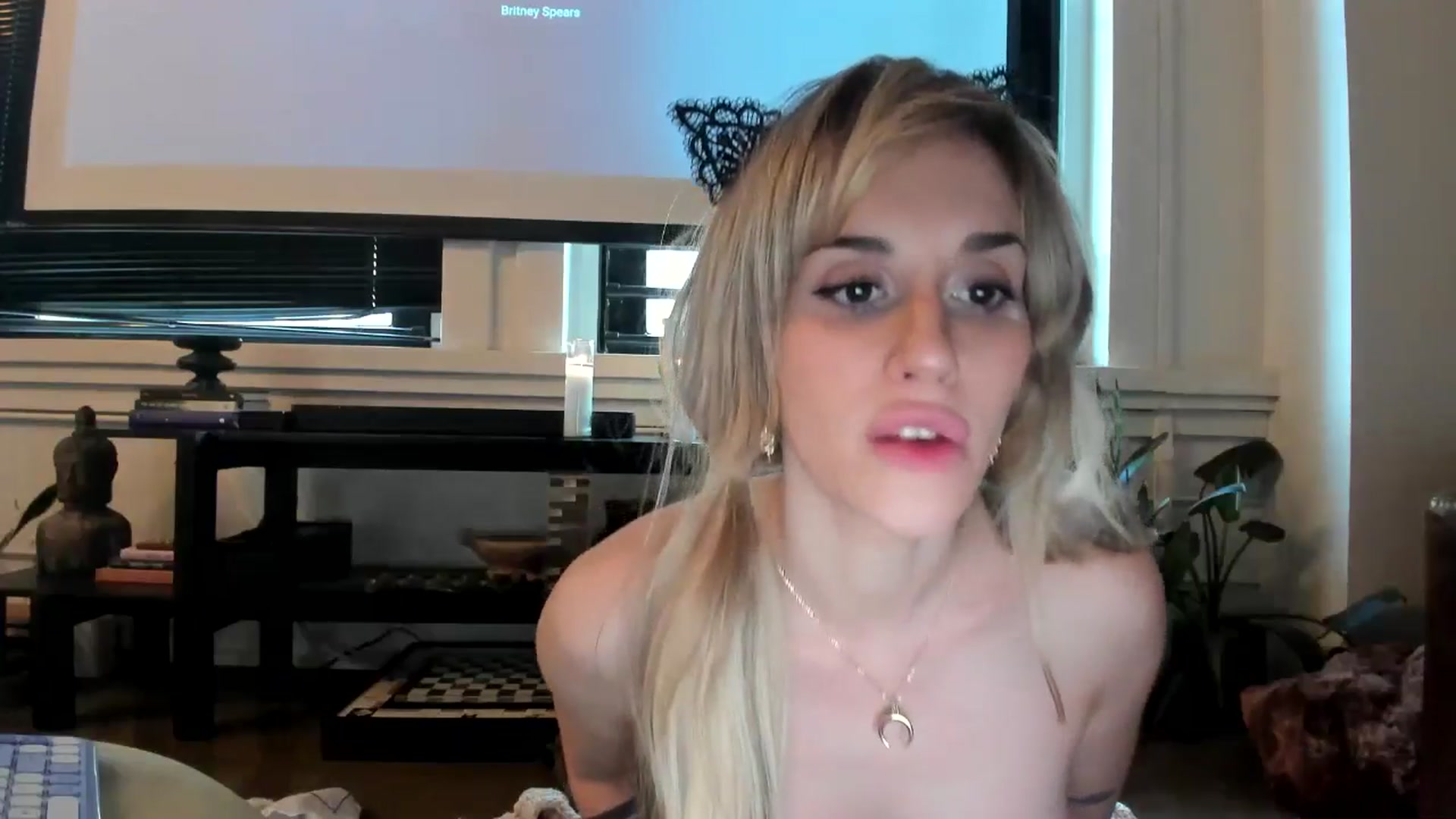 Gallery image thumbnail from LillieQ's myfreecams stream on, 06/23/2025, 02:17 image 8 of 20