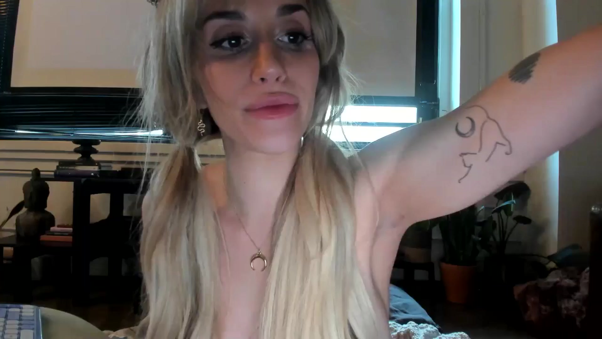 Gallery image thumbnail from LillieQ's myfreecams stream on, 06/23/2025, 02:17 image 1 of 20