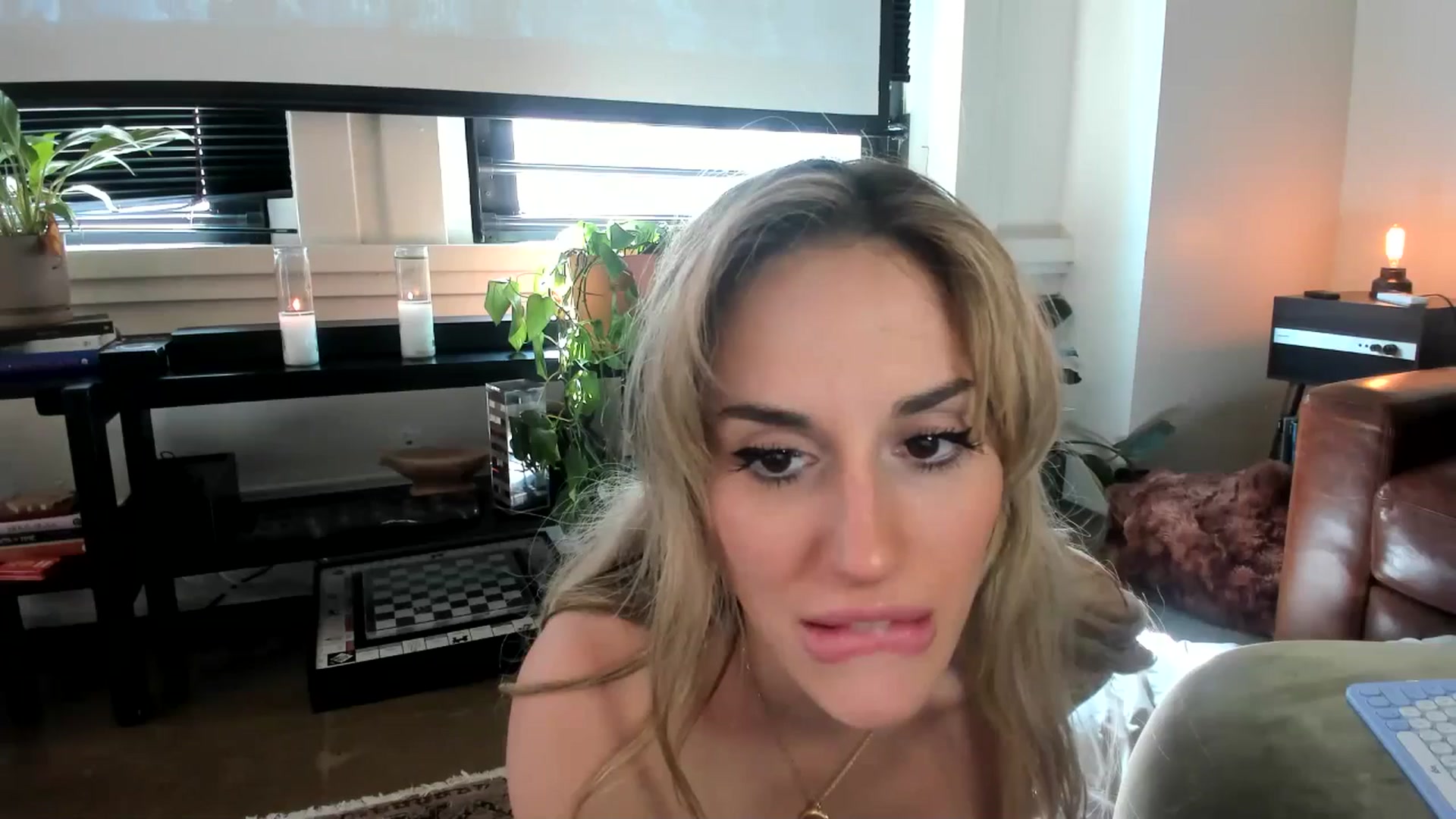 Gallery image thumbnail from LillieQ's myfreecams stream on, 06/24/2025, 23:51 image 17 of 20