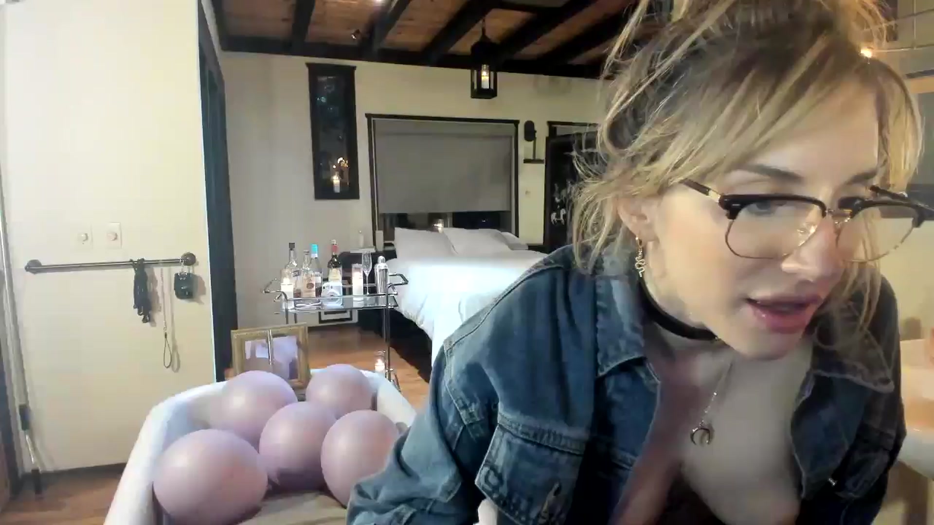 Gallery image thumbnail from LillieQ's myfreecams stream on, 06/30/2025, 05:11 image 5 of 20