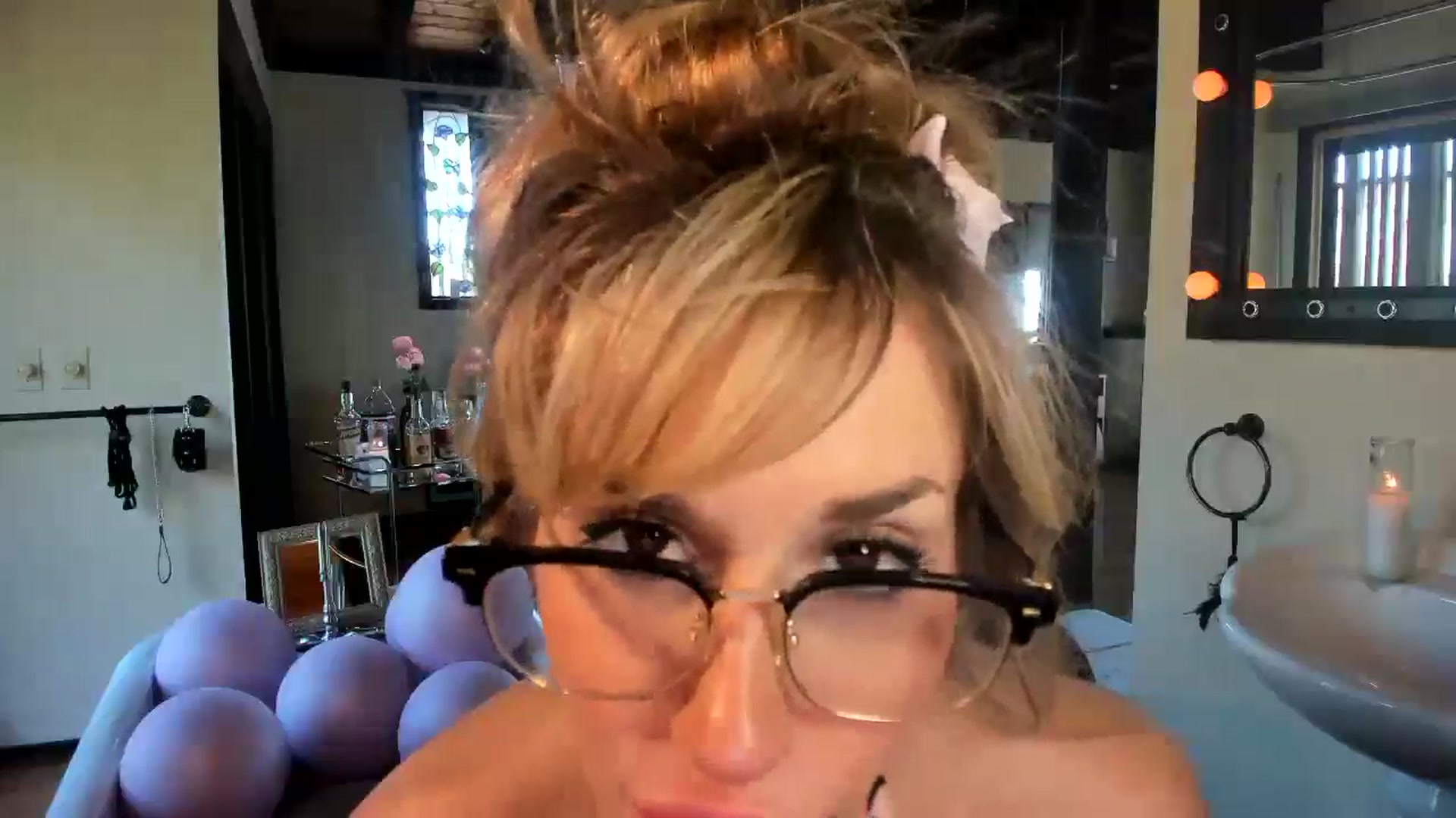 Gallery image thumbnail from LillieQ's myfreecams stream on, 06/30/2025, 22:23 image 12 of 20
