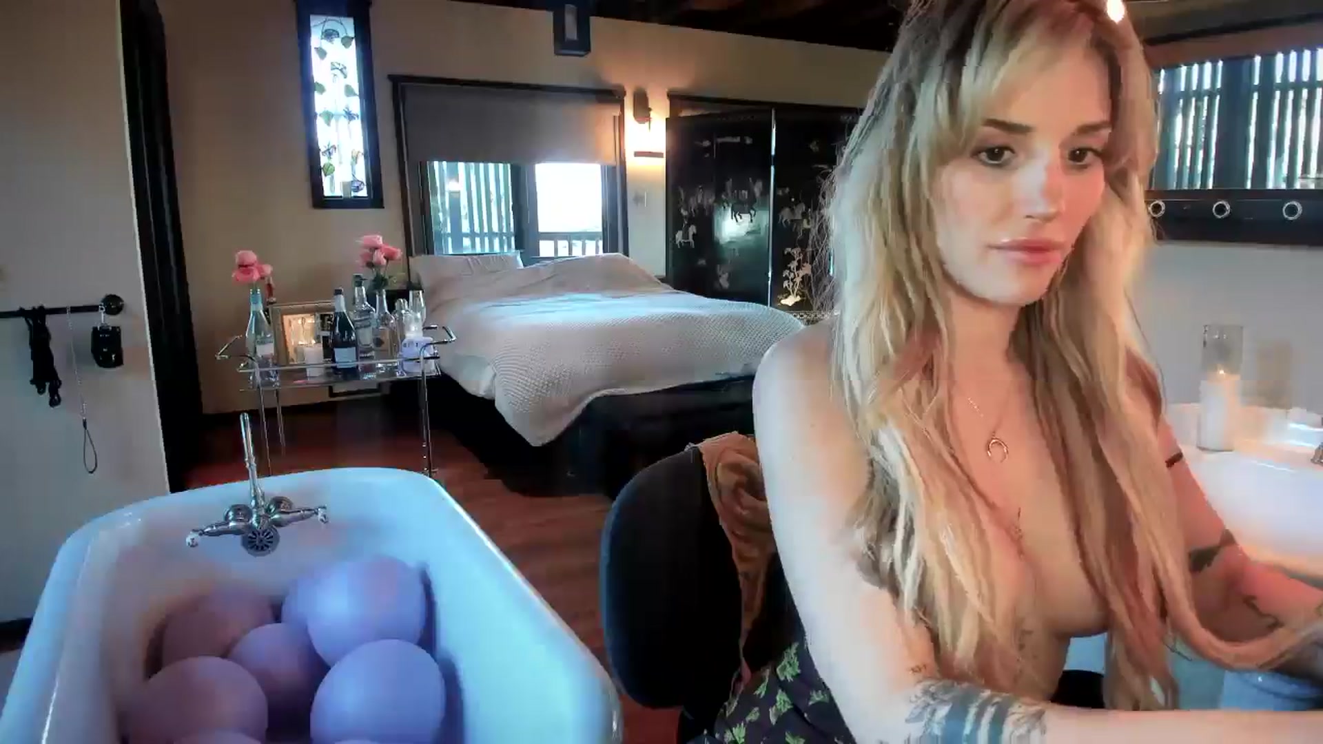 Gallery image thumbnail from LillieQ's myfreecams stream on, 07/02/2025, 02:33 image 11 of 20
