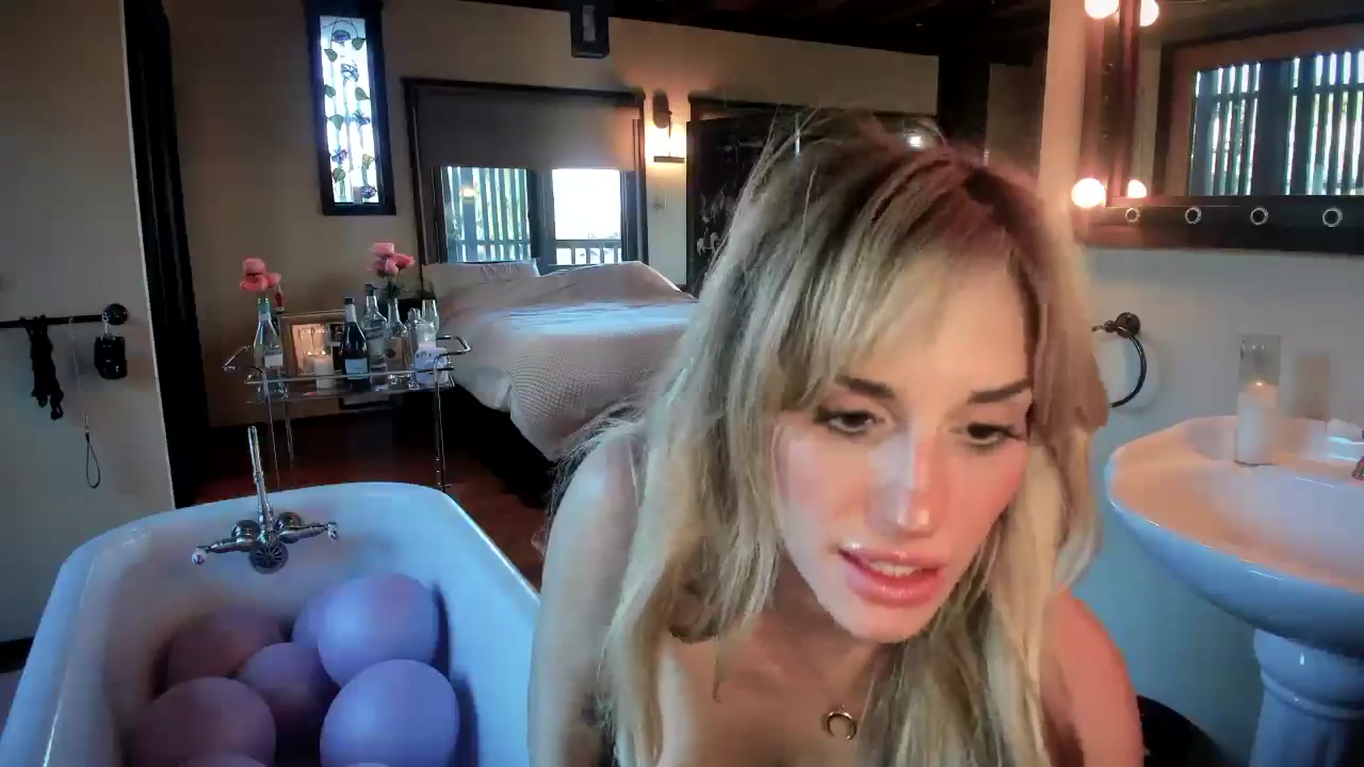 Gallery image thumbnail from LillieQ's myfreecams stream on, 07/02/2025, 02:33 image 7 of 20