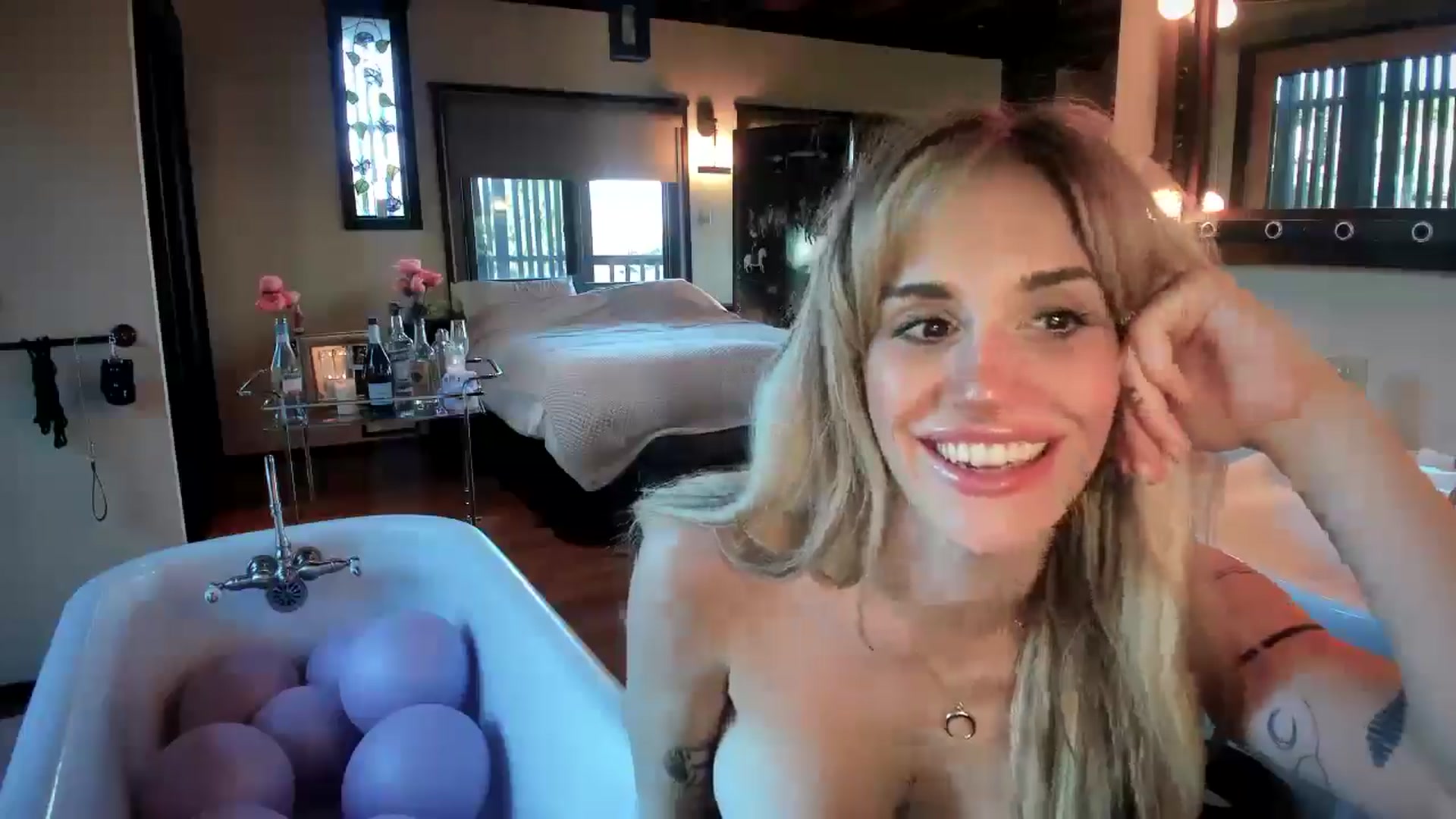 Gallery image thumbnail from LillieQ's myfreecams stream on, 07/02/2025, 02:33 image 9 of 20