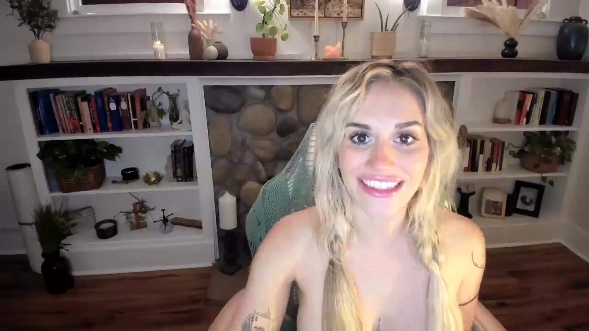 Gallery image thumbnail from LillieQ's myfreecams stream on, 07/19/2025, 10:00 image 18 of 20