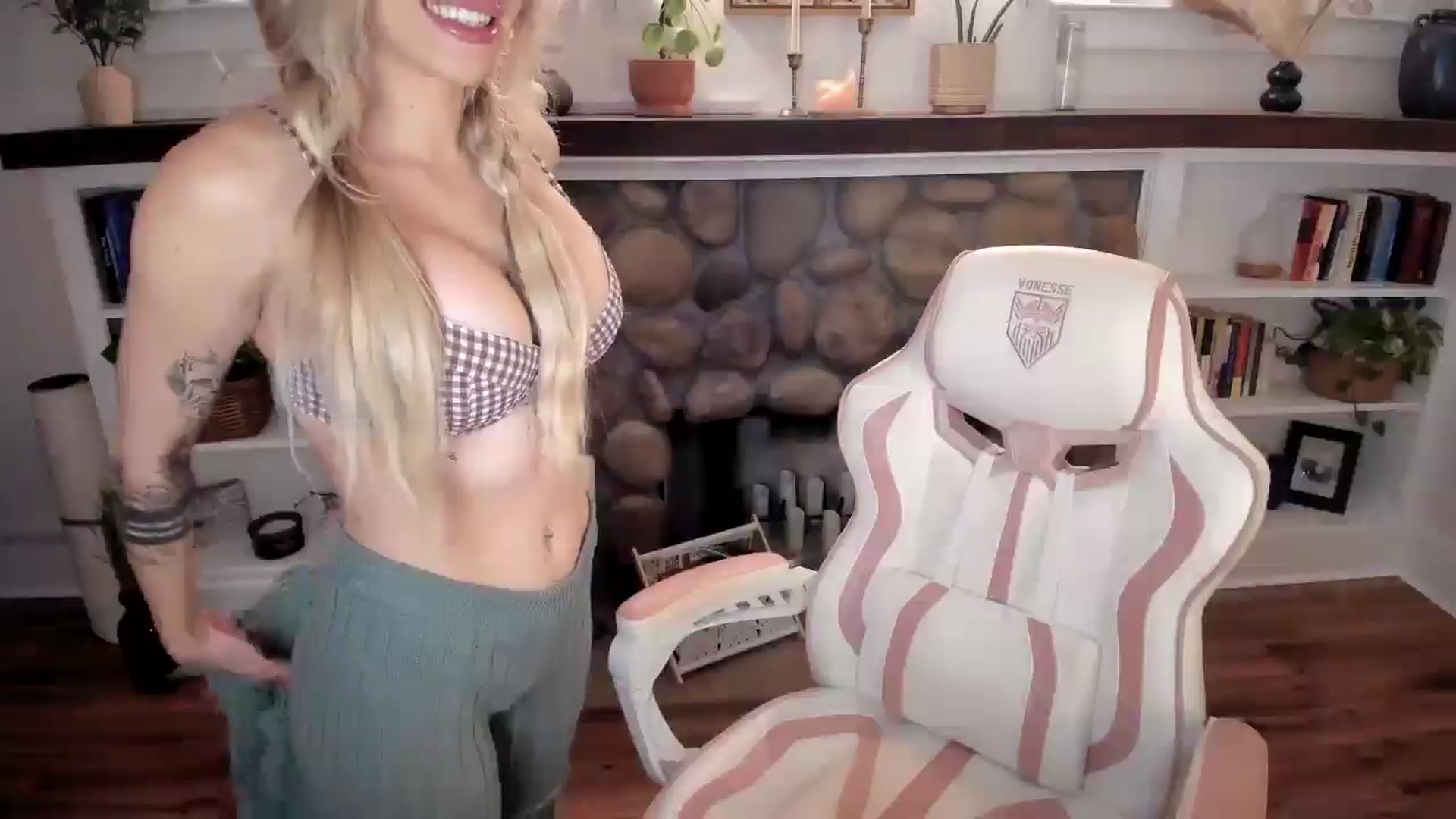 Gallery image thumbnail from LillieQ's myfreecams stream on, 07/19/2025, 10:00 image 5 of 20