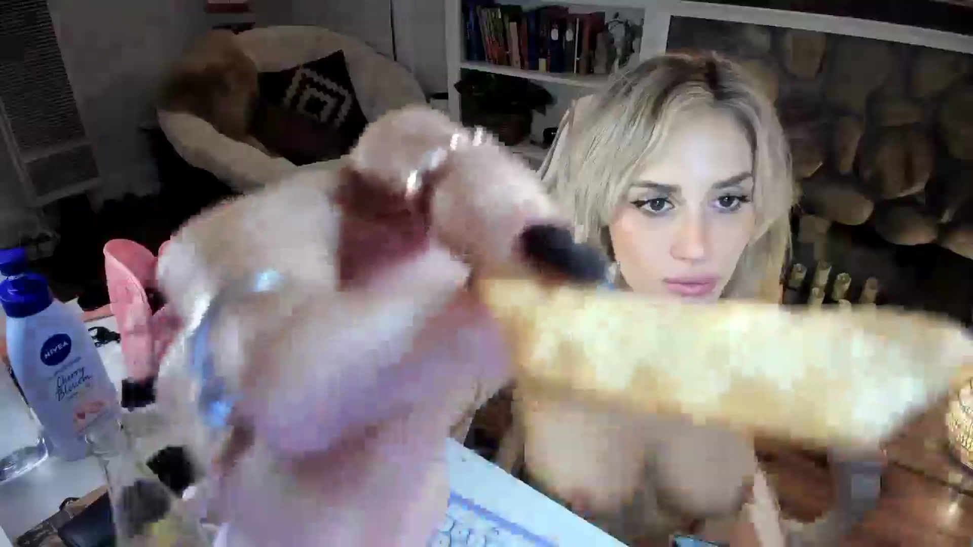 Gallery image thumbnail from LillieQ's myfreecams stream on, 07/20/2025, 08:41 image 18 of 20
